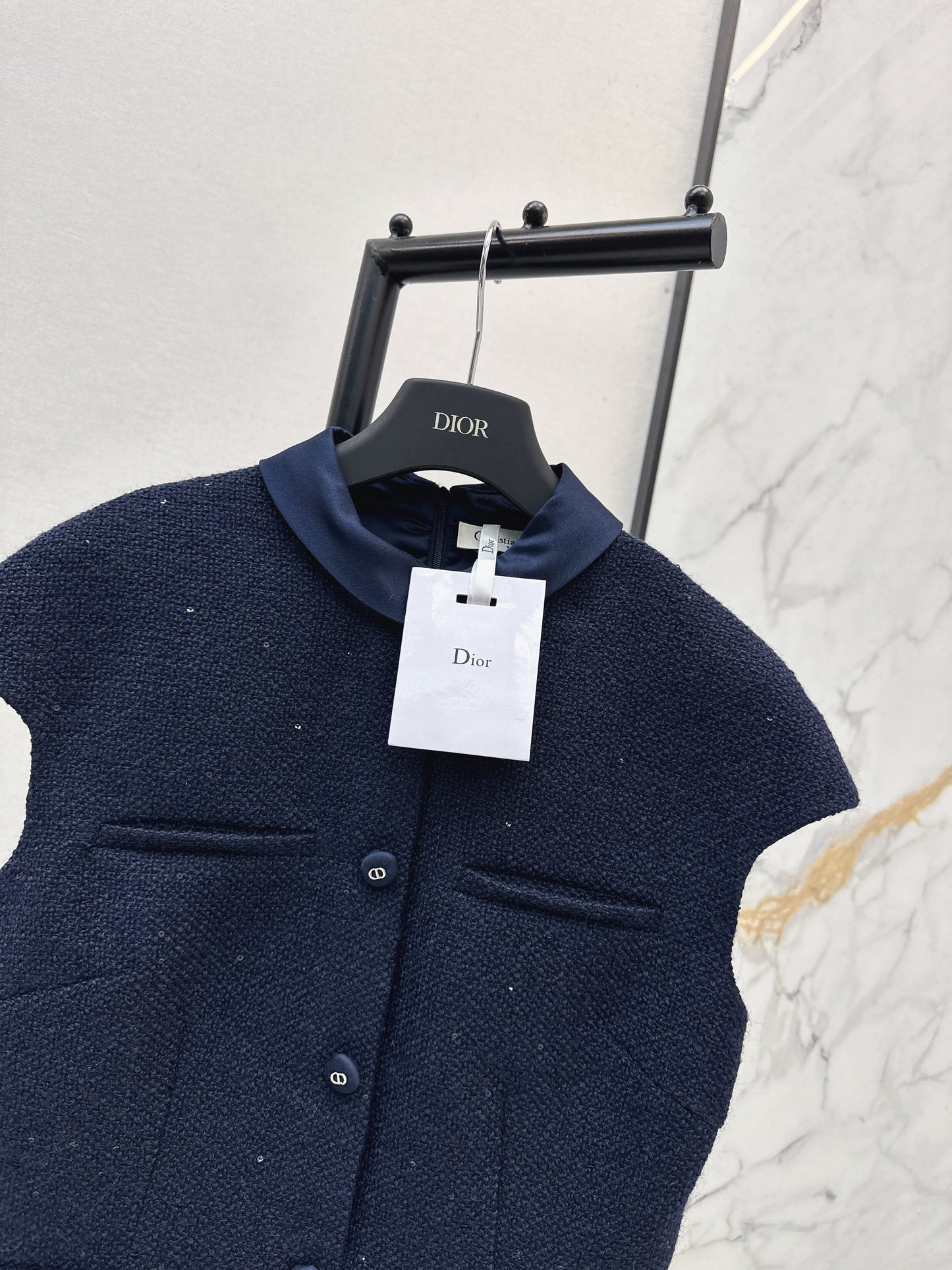 26ss Stand-up collar, fitted waist knitted top
