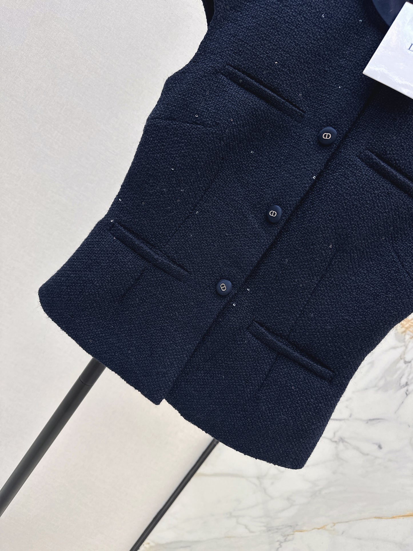 26ss Stand-up collar, fitted waist knitted top