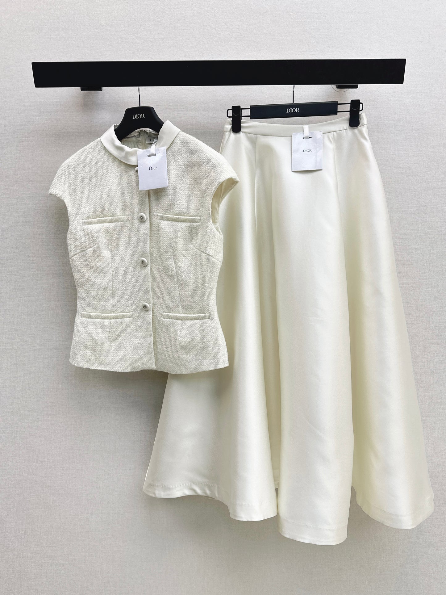 26ss Stand-up collar, fitted waist knitted top