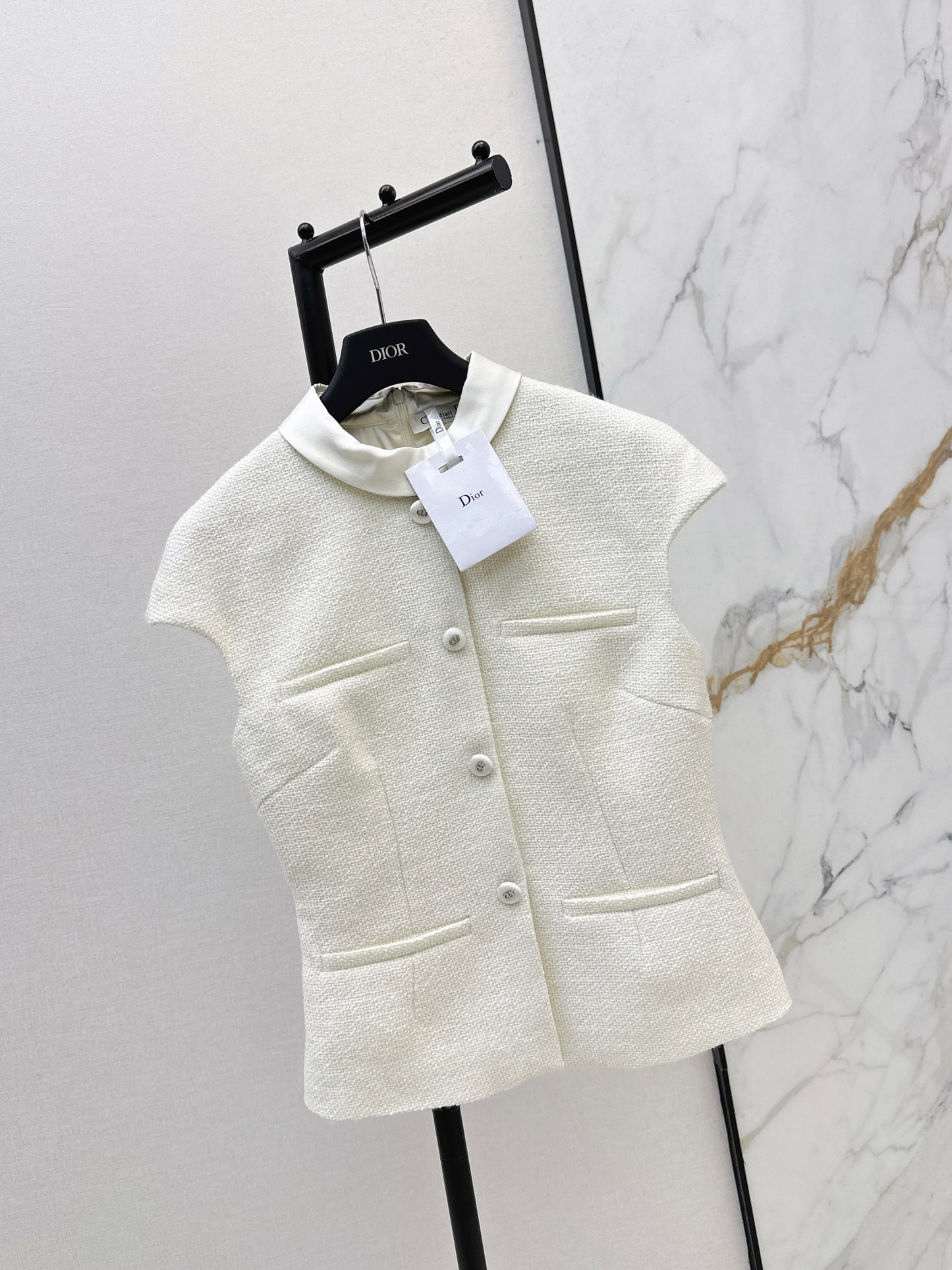 26ss Stand-up collar, fitted waist knitted top