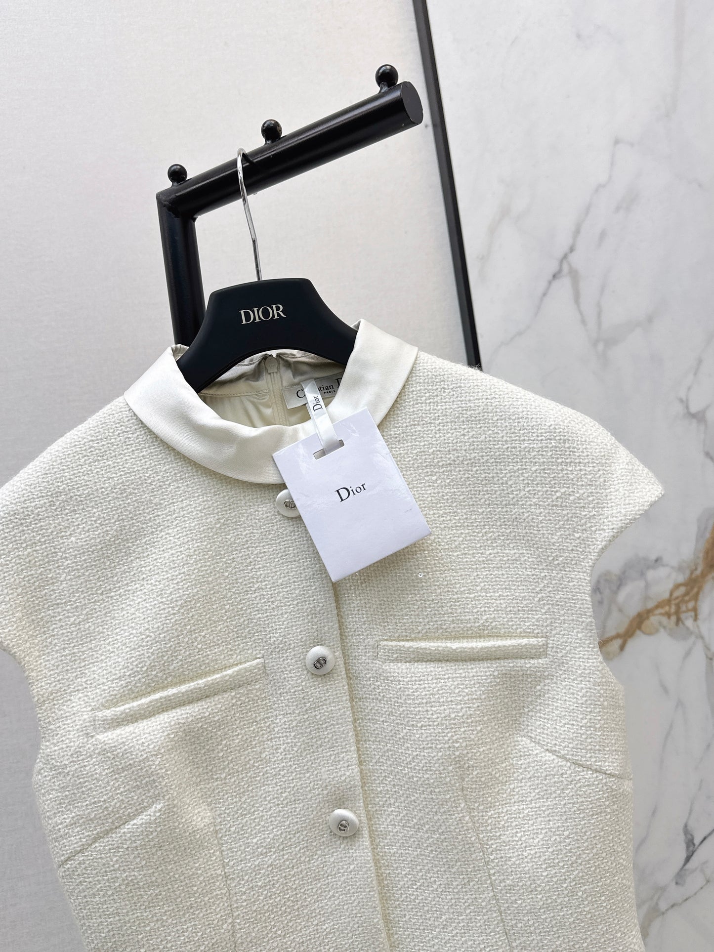 26ss Stand-up collar, fitted waist knitted top