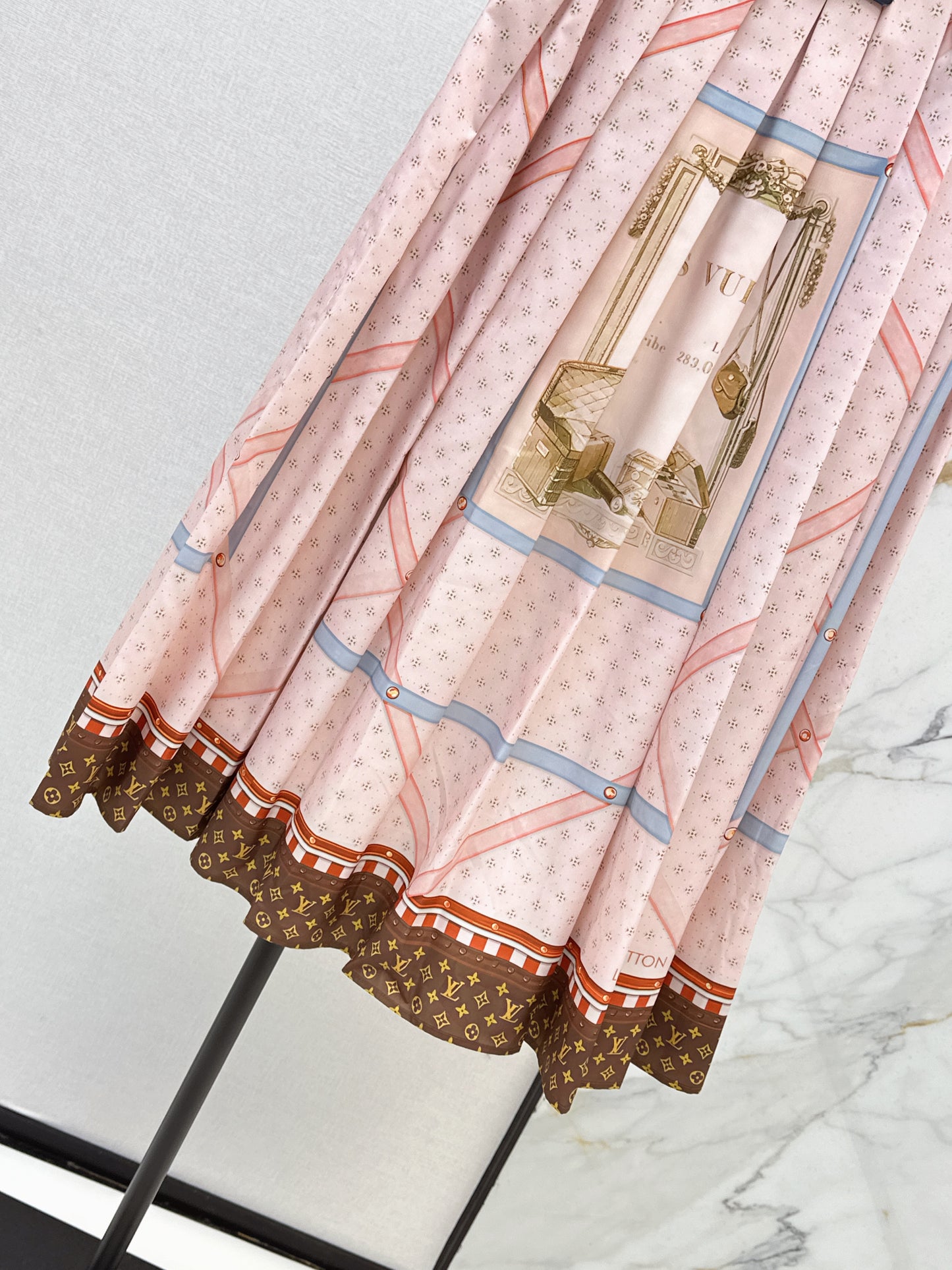 26ss Printed Sheer Shirt/Pleated Skirt