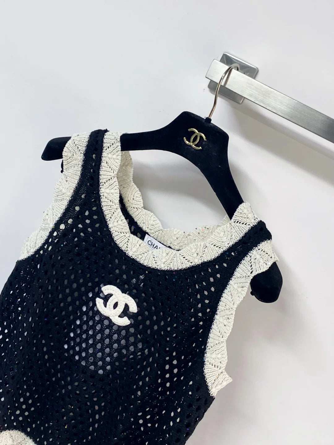 26ss Hollow-out logo lace vest