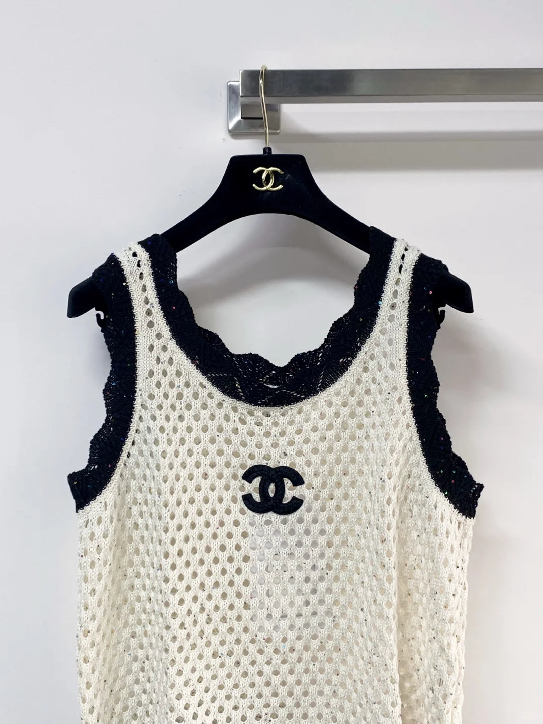 26ss Hollow-out logo lace vest