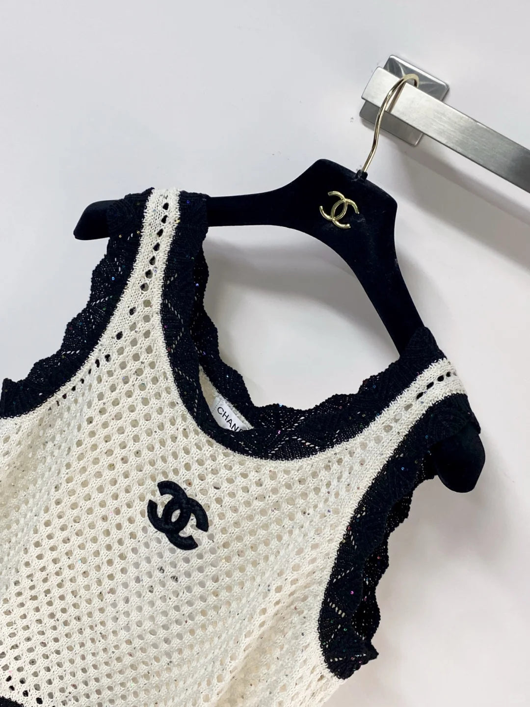 26ss Hollow-out logo lace vest