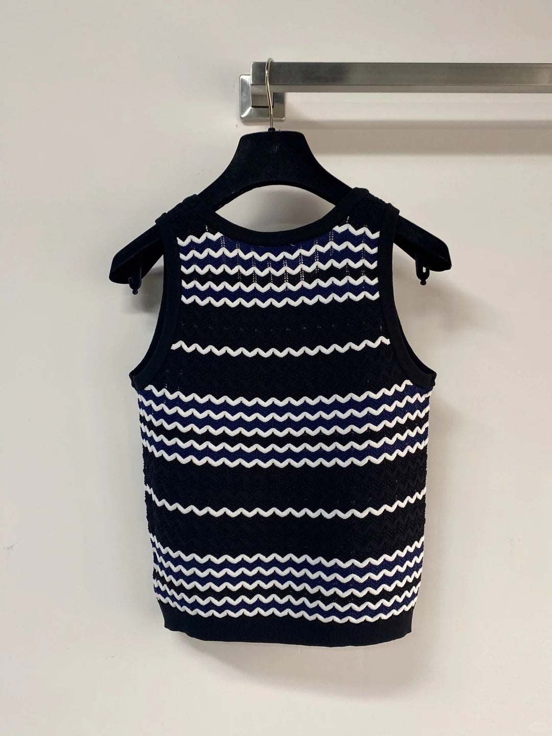 26ss Wavy knitted vest