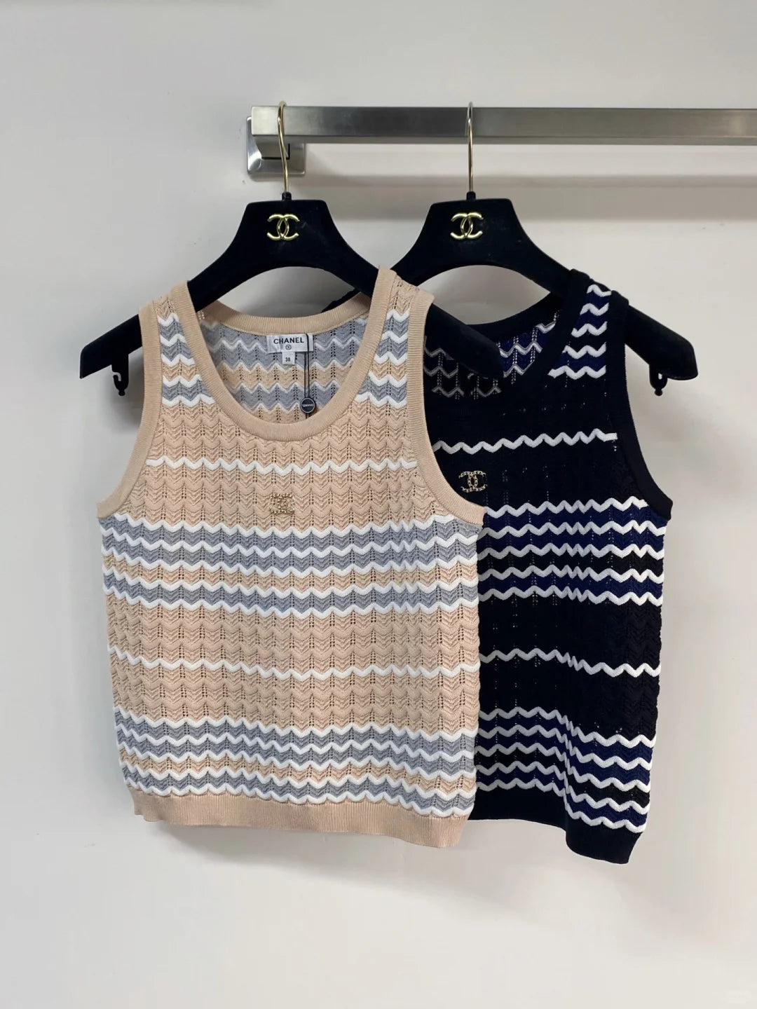26ss Wavy knitted vest