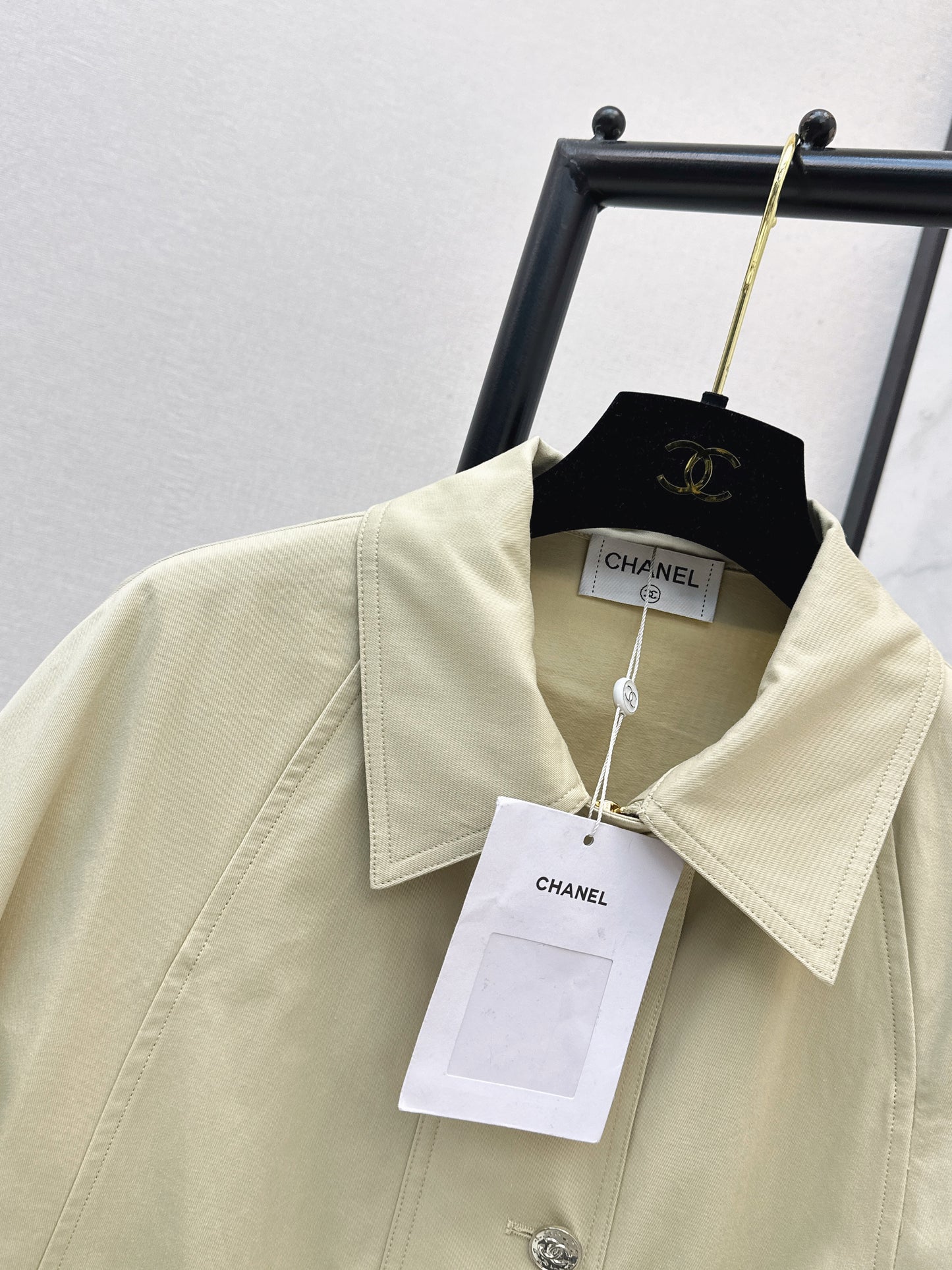 26ss Cape-style trench coat