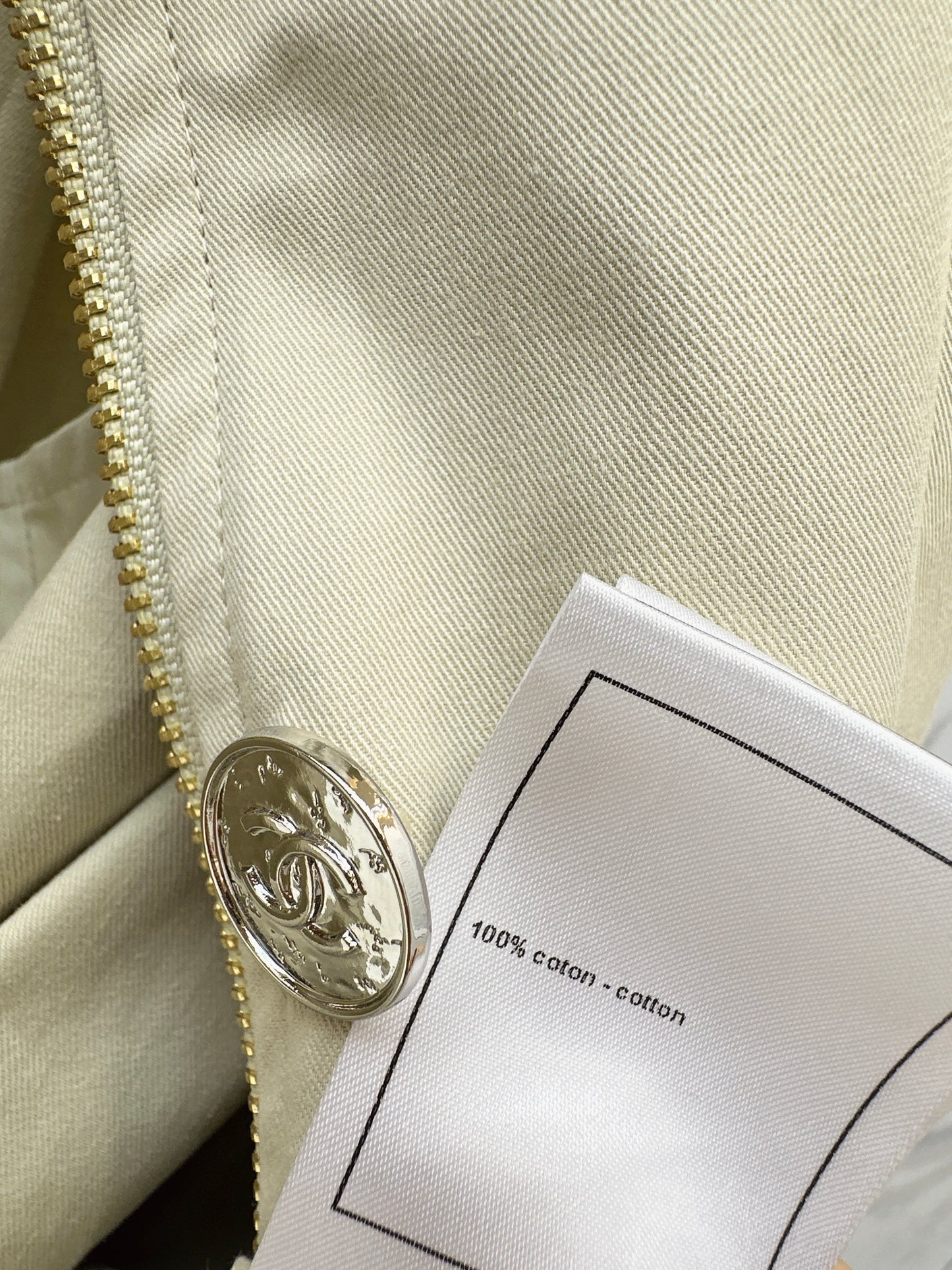 26ss Cape-style trench coat