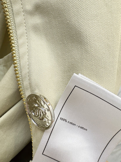 26ss Cape-style trench coat