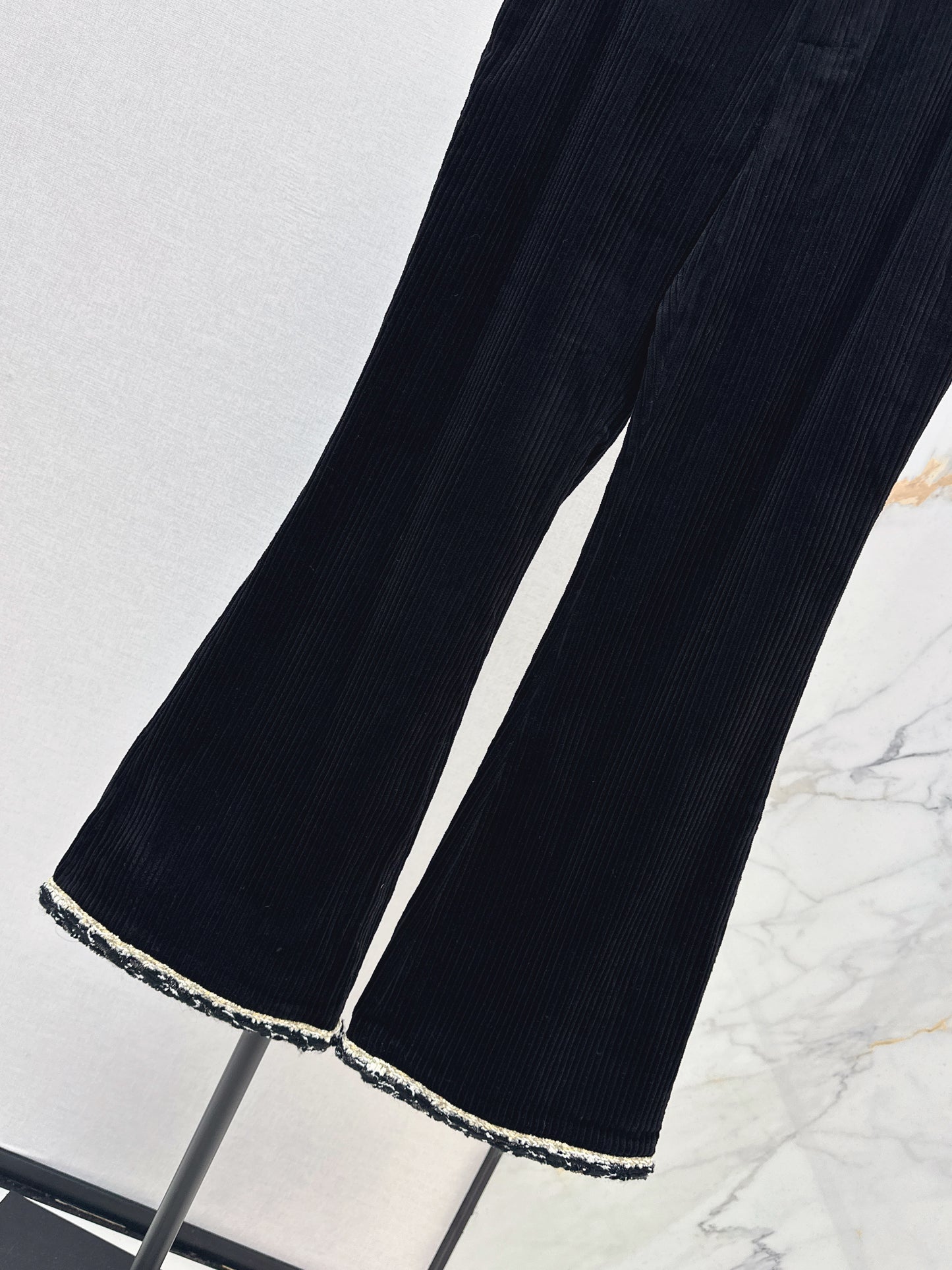 26ss Contrasting-tone trim flared pants