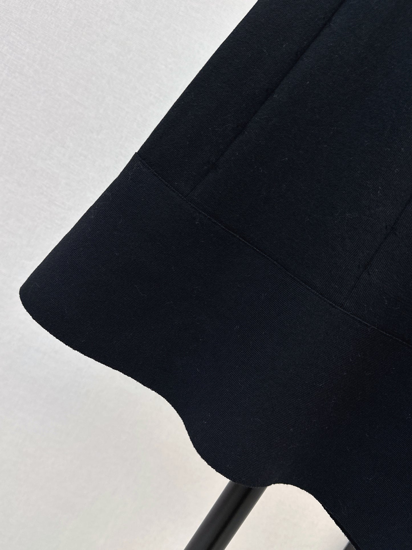 26ss Youthful and Versatile Midi Skirt