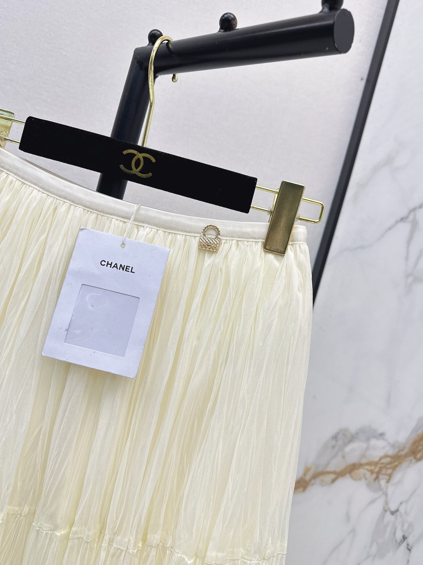 26ss A flowing, tulle-trimmed midi skirt