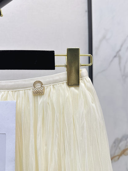 26ss A flowing, tulle-trimmed midi skirt