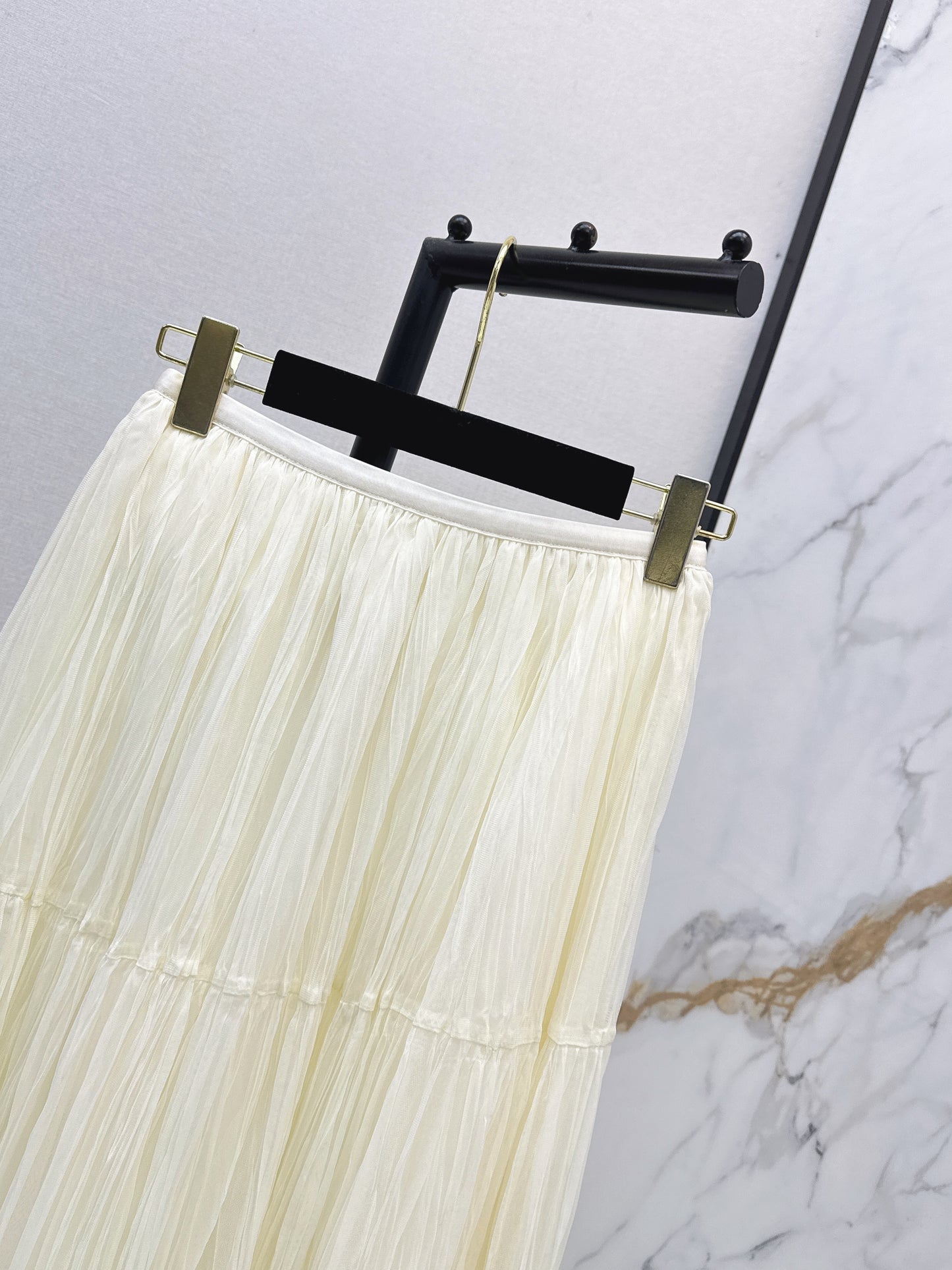 26ss A flowing, tulle-trimmed midi skirt