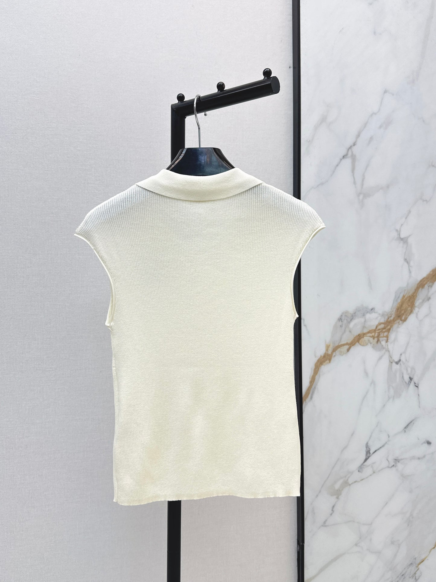 26ss Youthful Collared Top