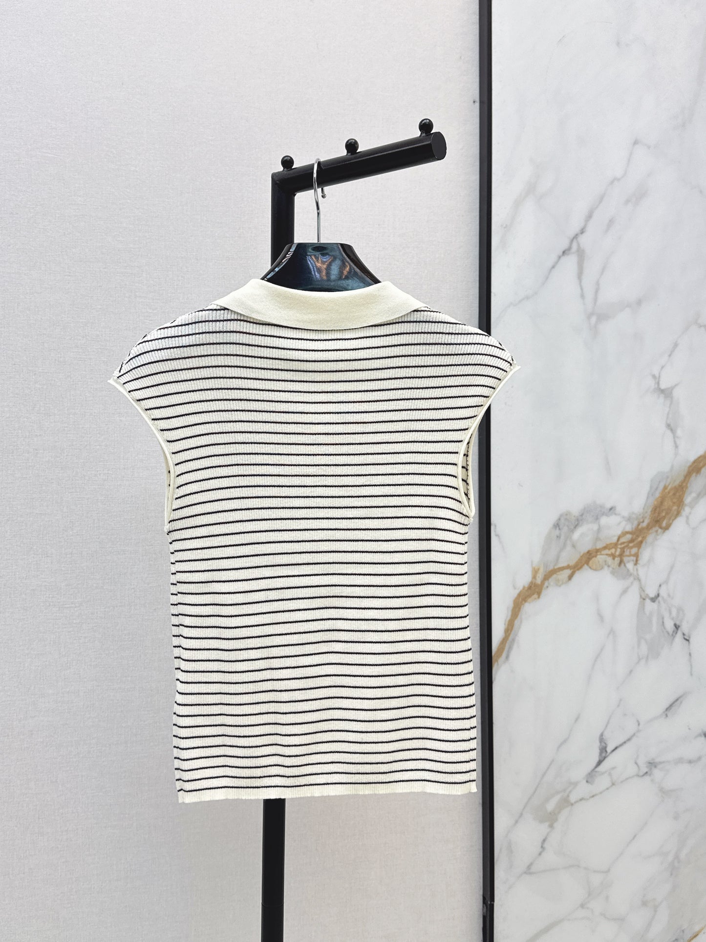 26ss Youthful Collared Top