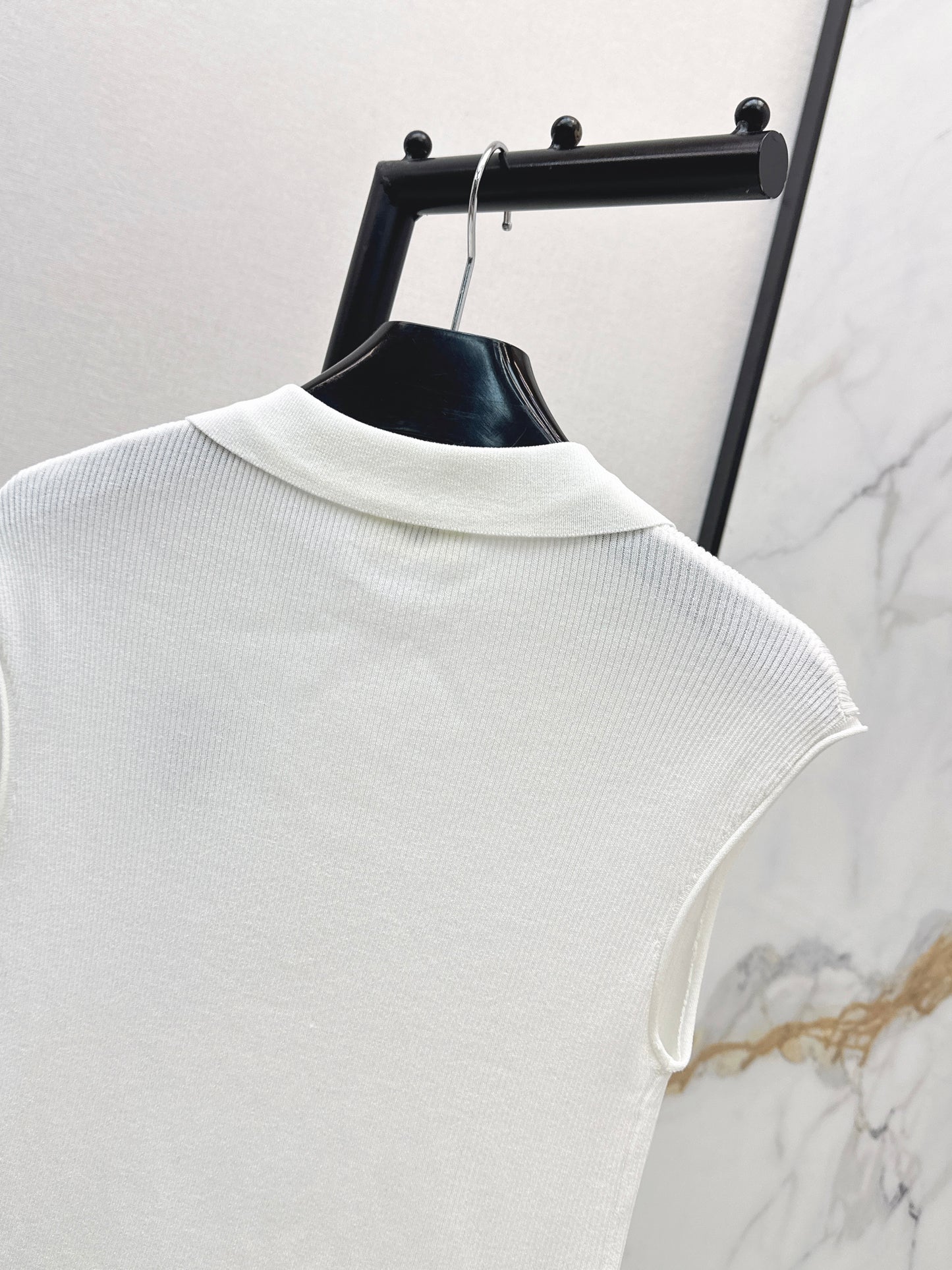 26ss Youthful Collared Top