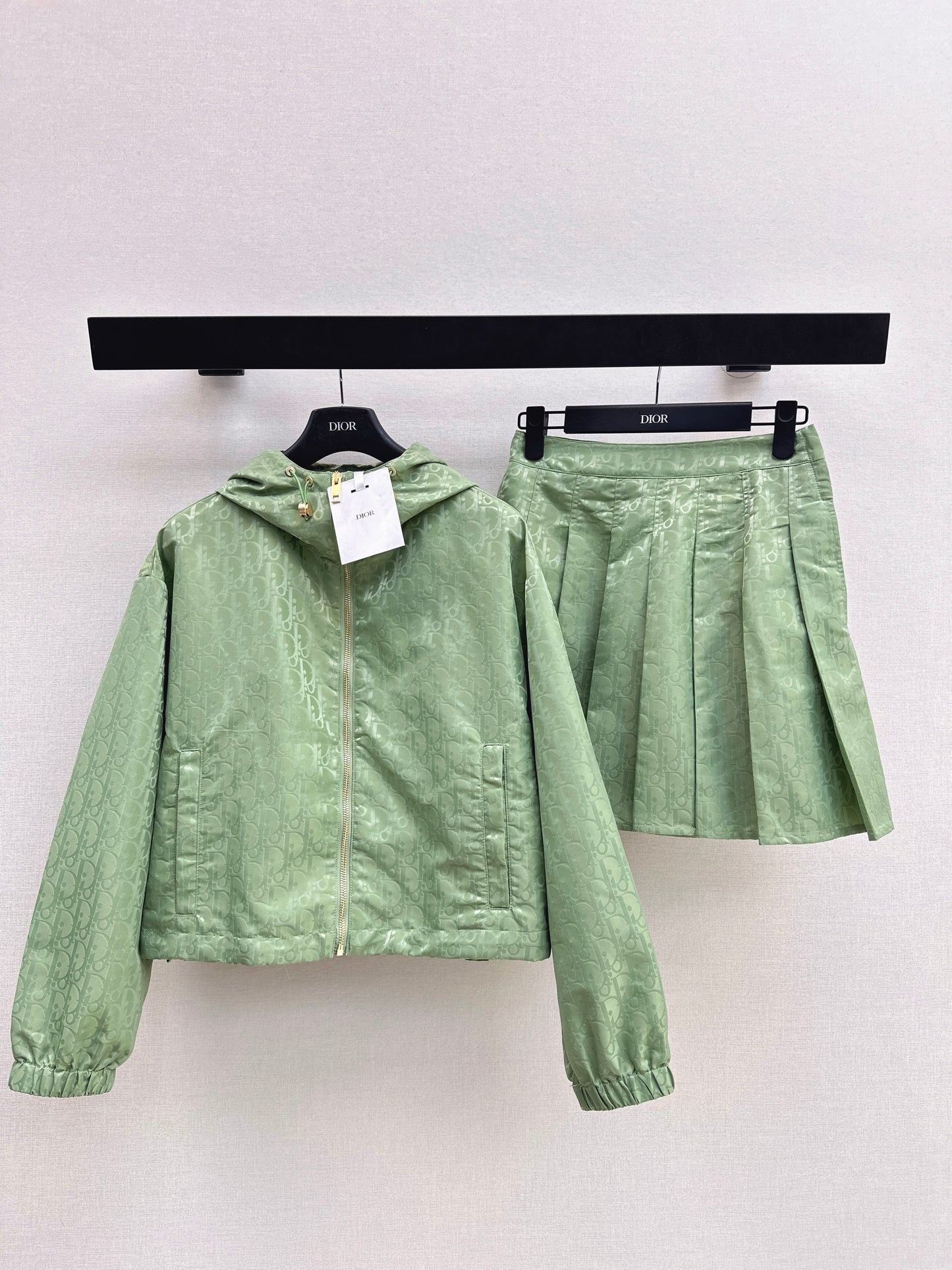 26ss Youthful pleated jacket /skirt