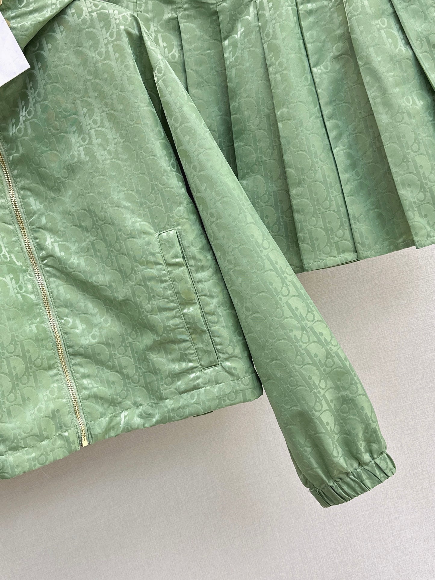 26ss Youthful pleated jacket /skirt