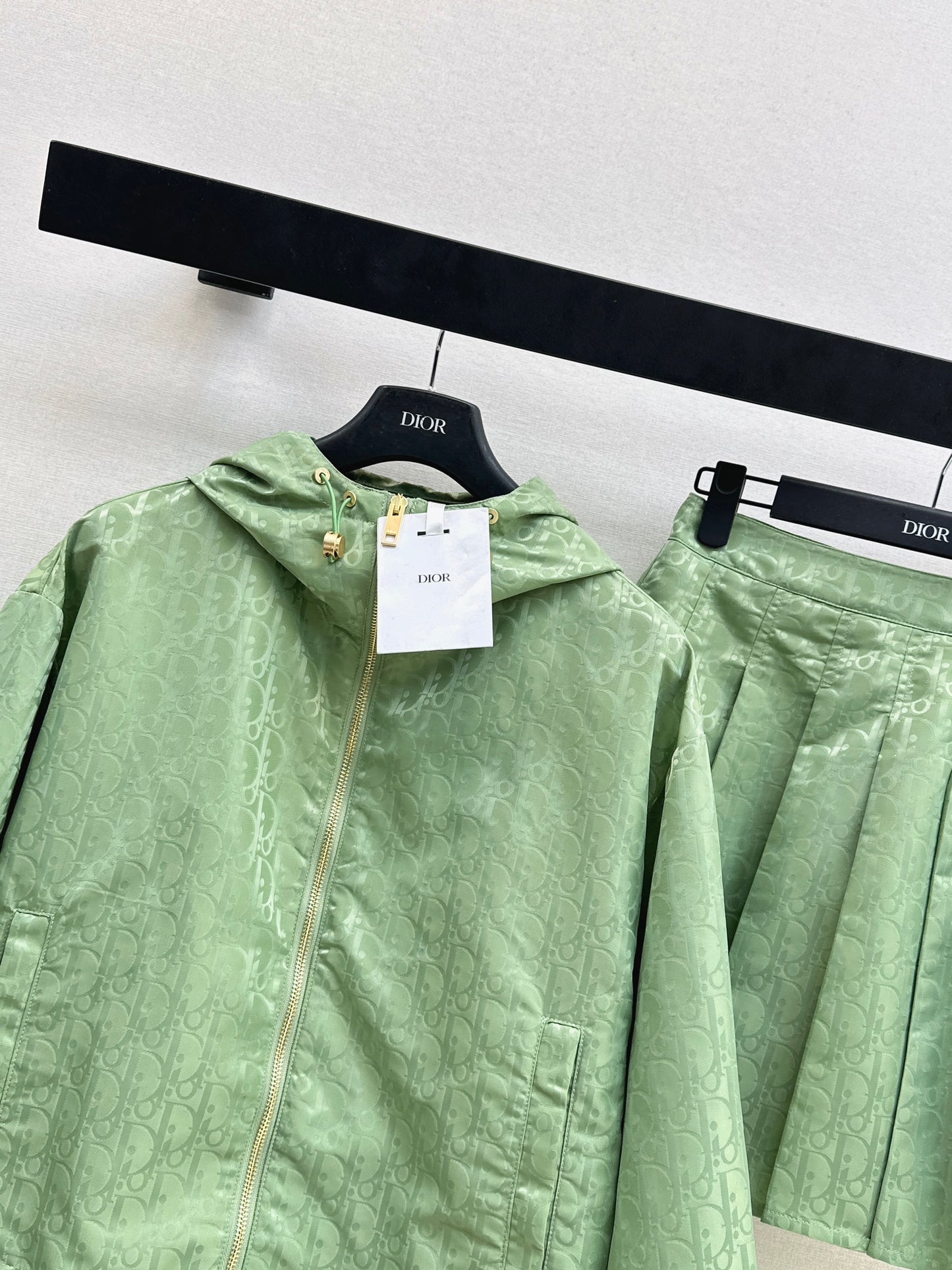 26ss Youthful pleated jacket /skirt