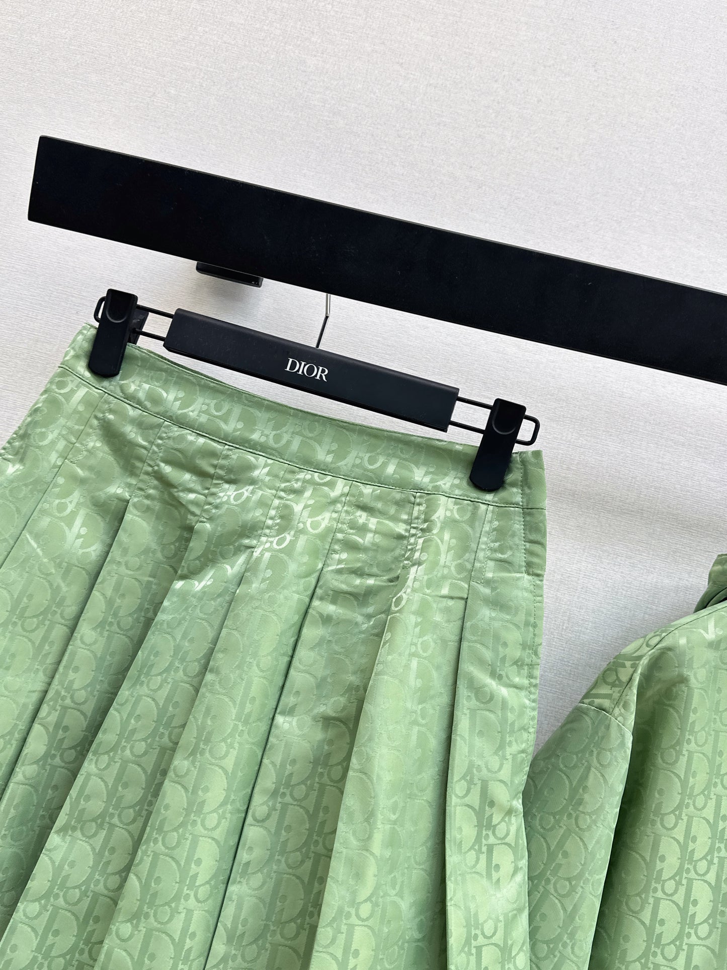 26ss Youthful pleated jacket /skirt