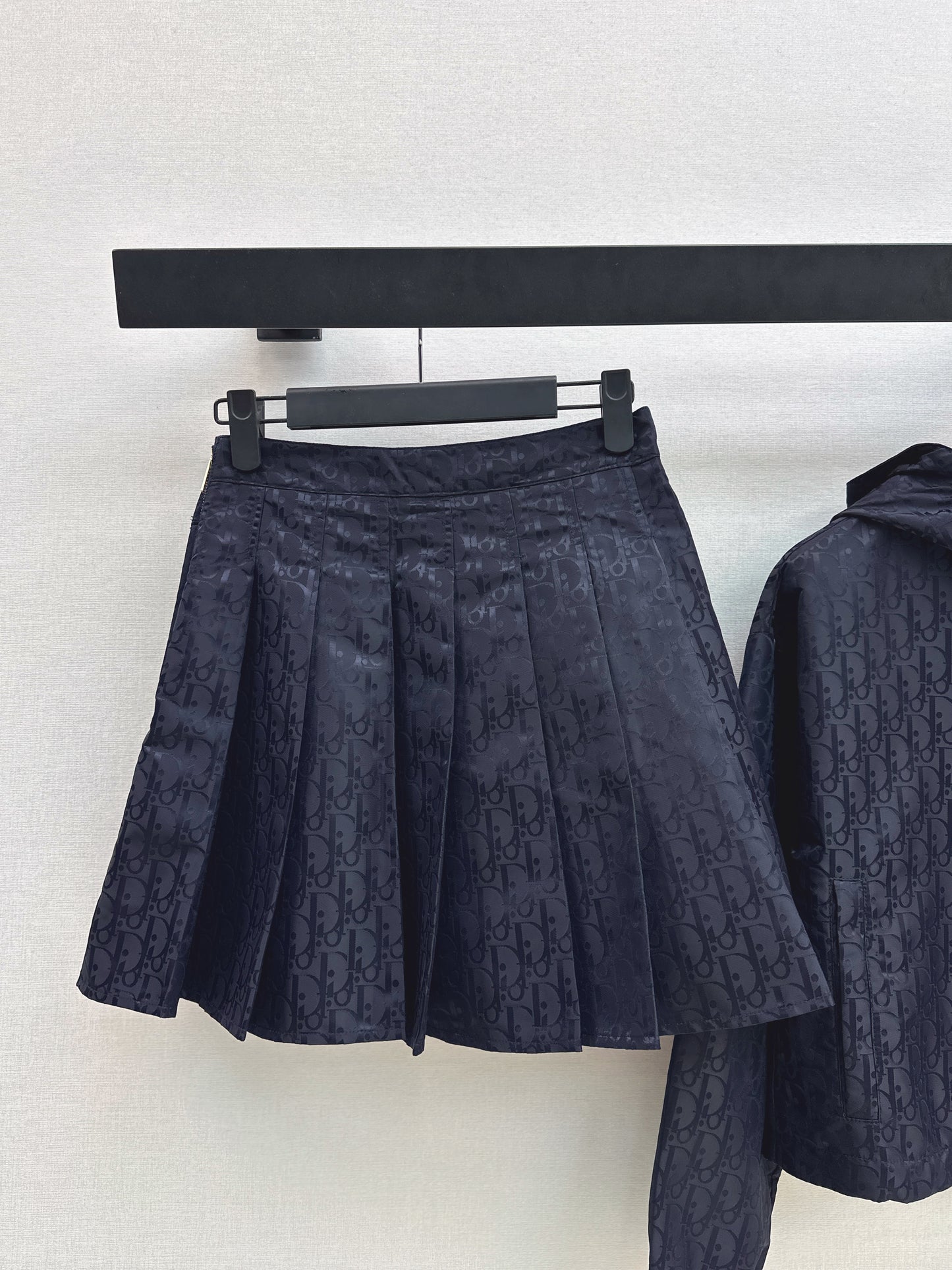 26ss Youthful pleated jacket /skirt