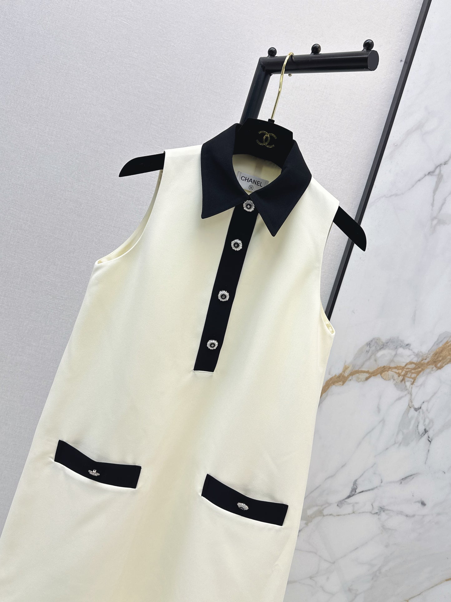 26ss Collared Sleeveless Dress