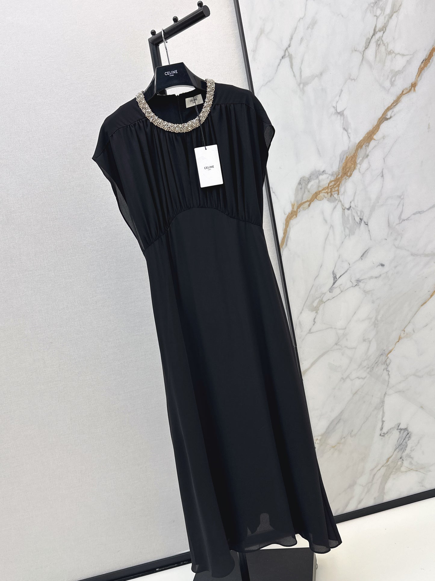 26ss Off-shoulder dress