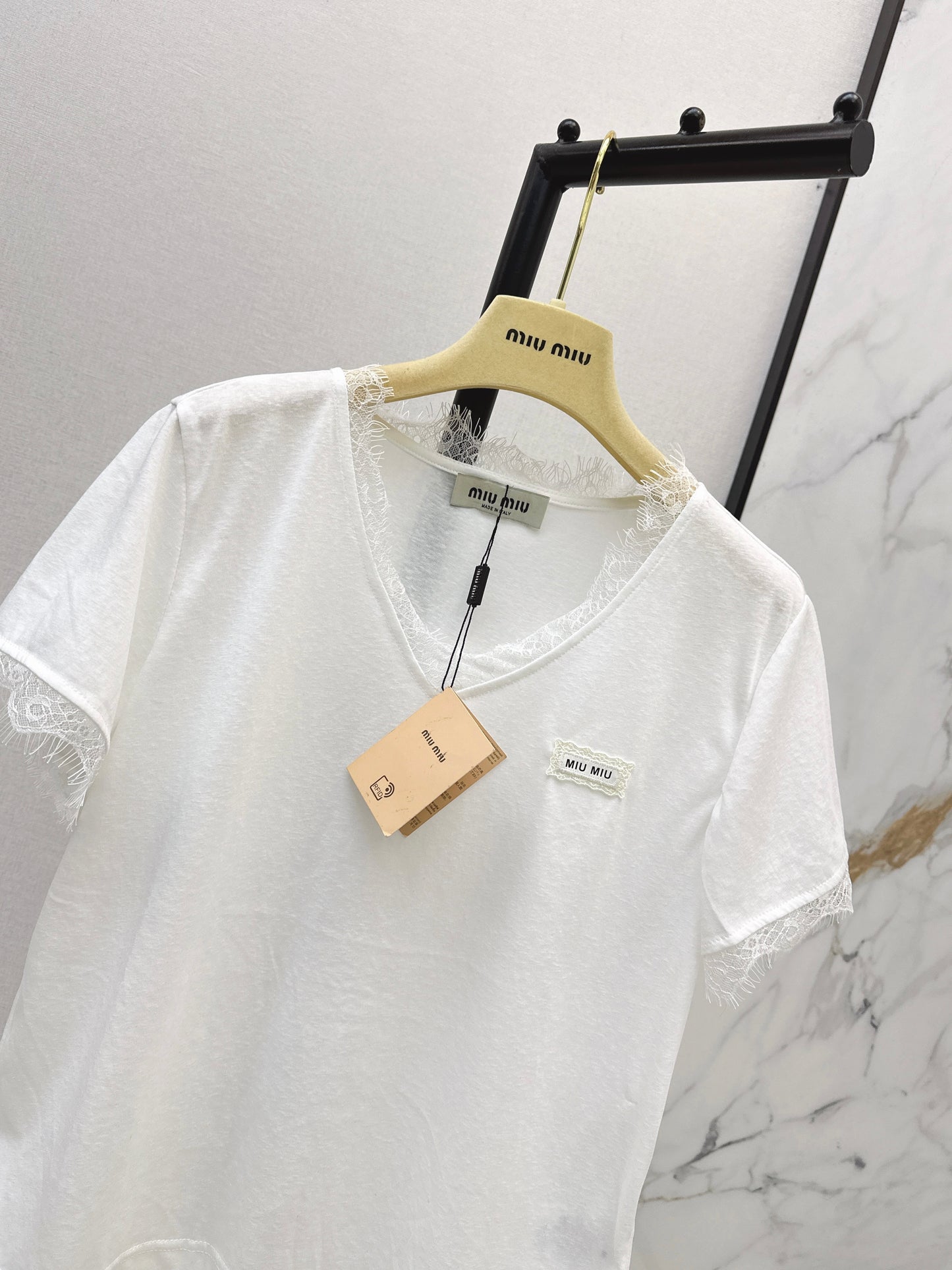 26ss Lace-trimmed V-neck T-shirt