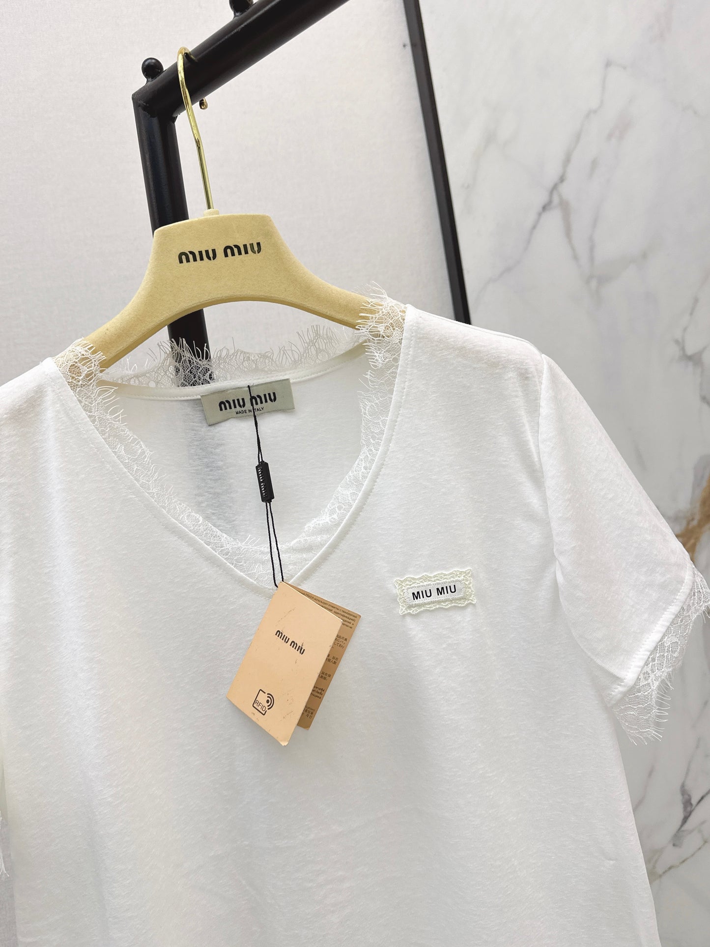 26ss Lace-trimmed V-neck T-shirt