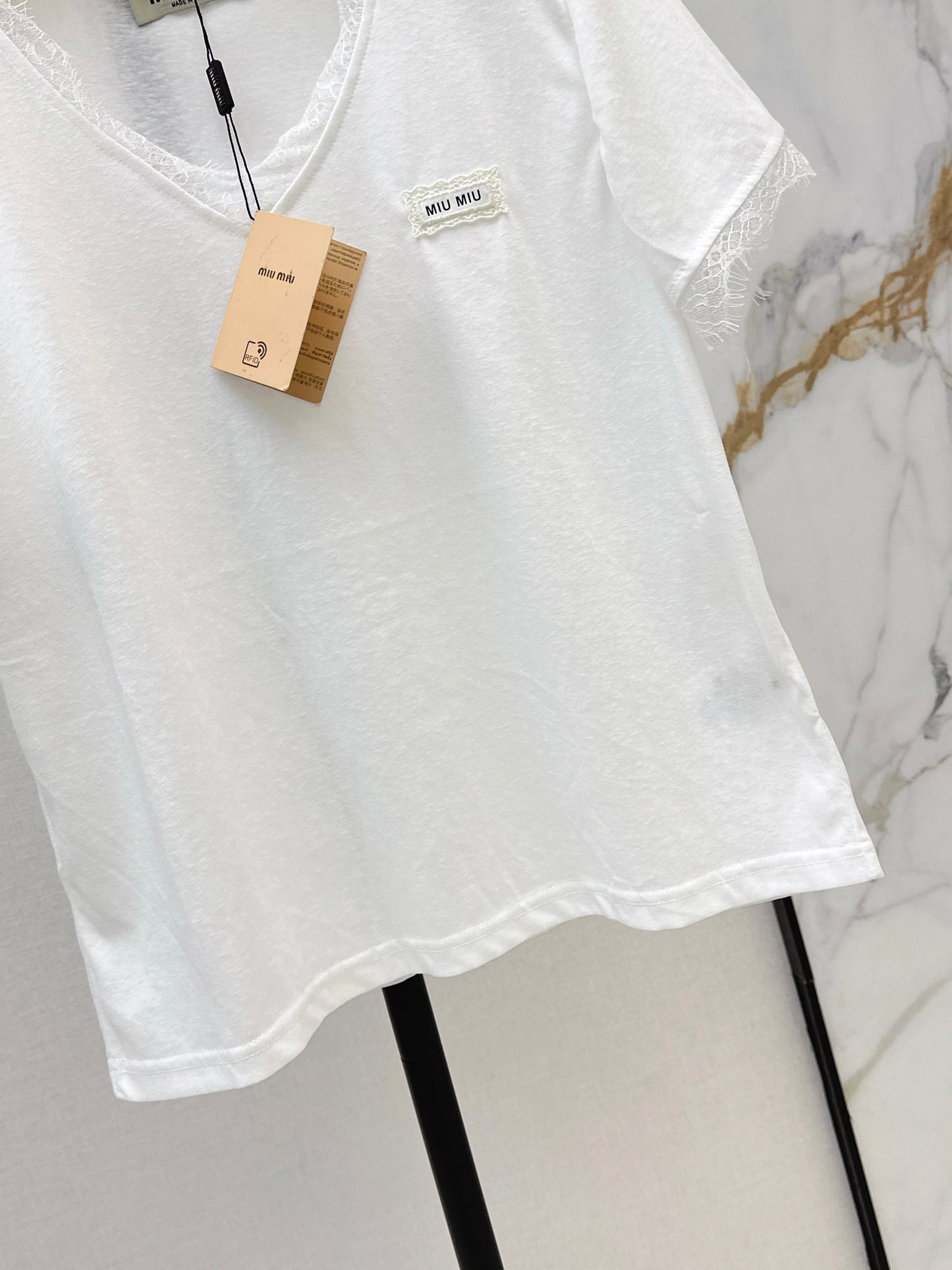 26ss Lace-trimmed V-neck T-shirt