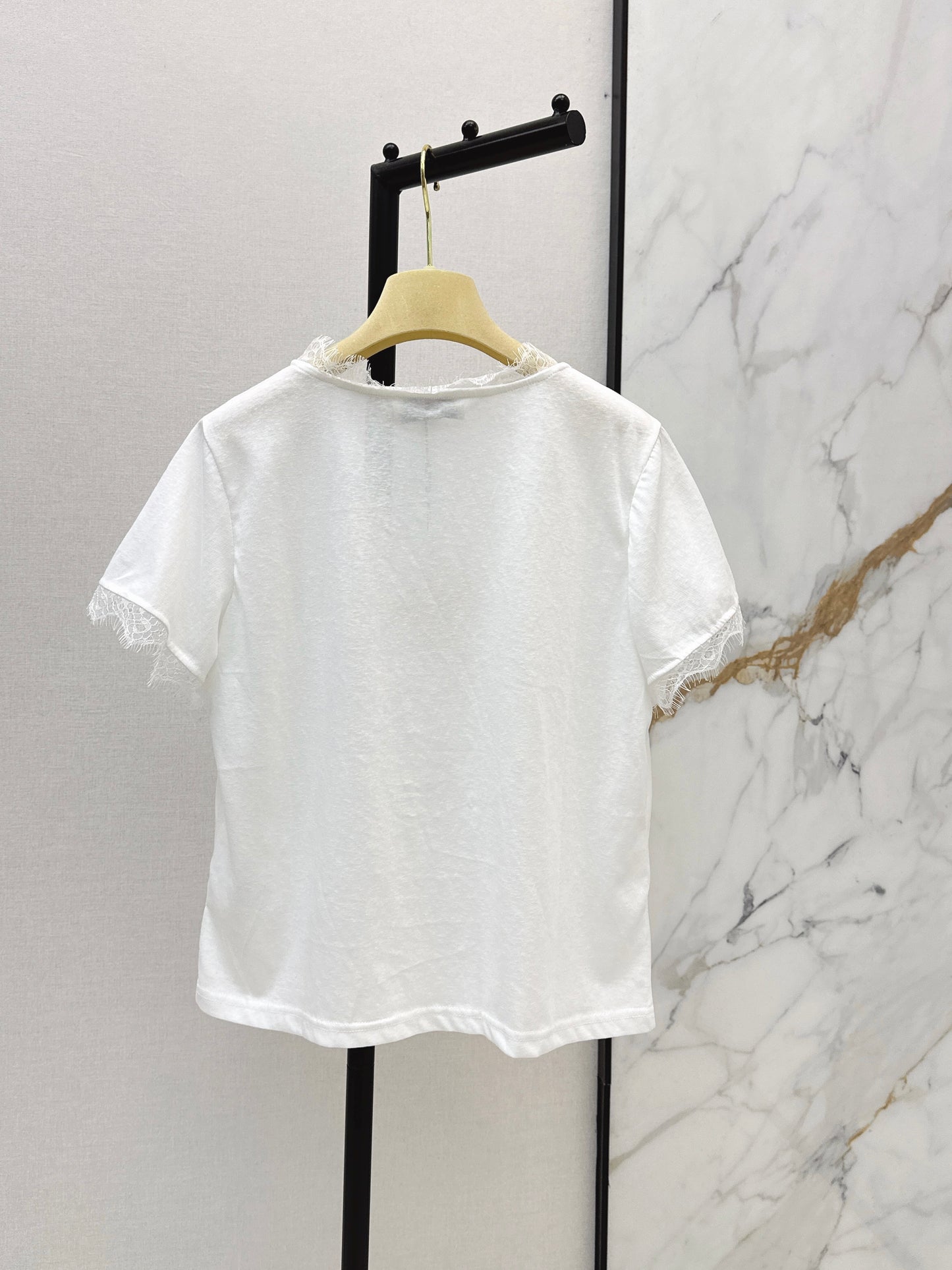 26ss Lace-trimmed V-neck T-shirt