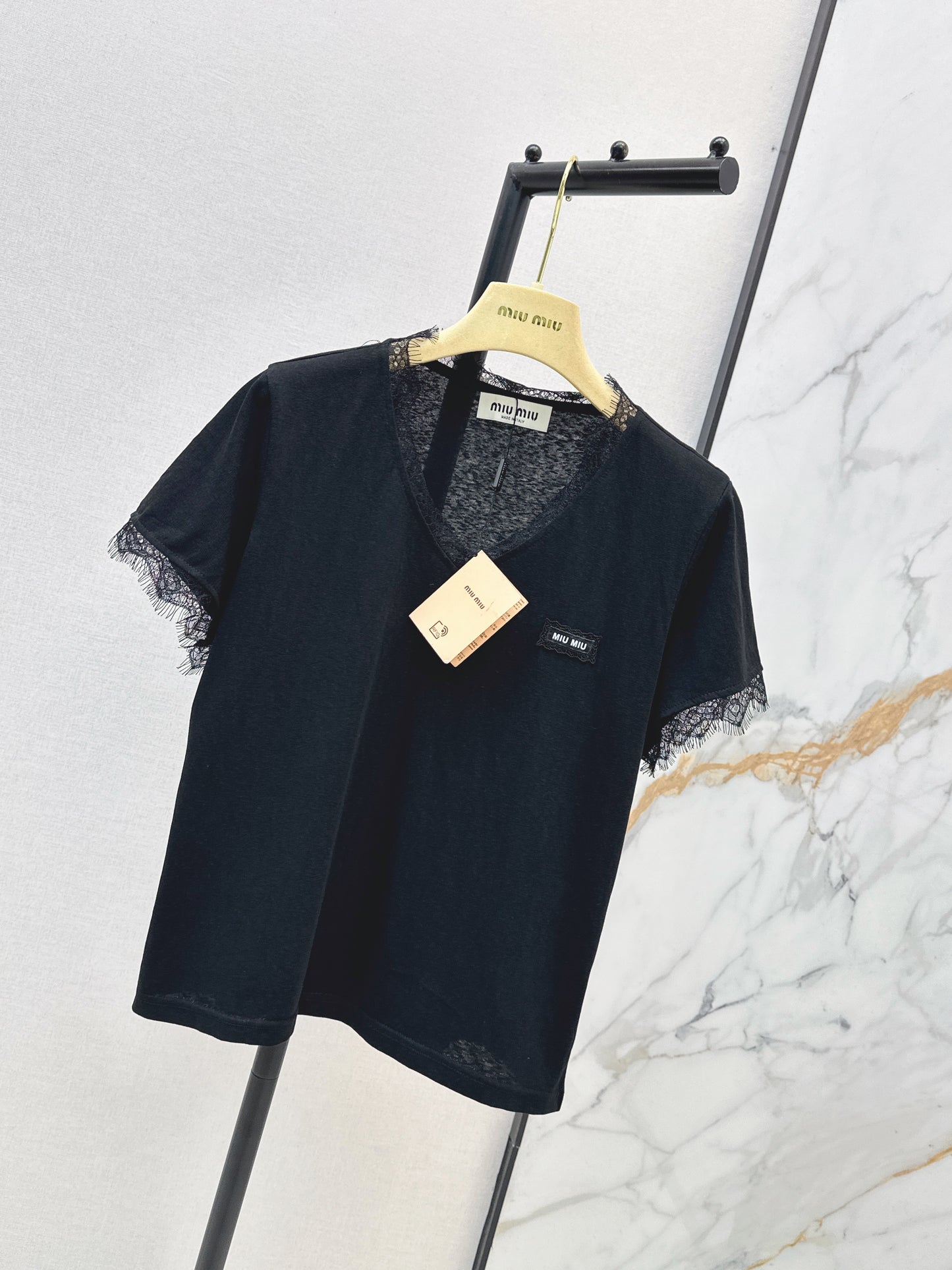 26ss Lace-trimmed V-neck T-shirt