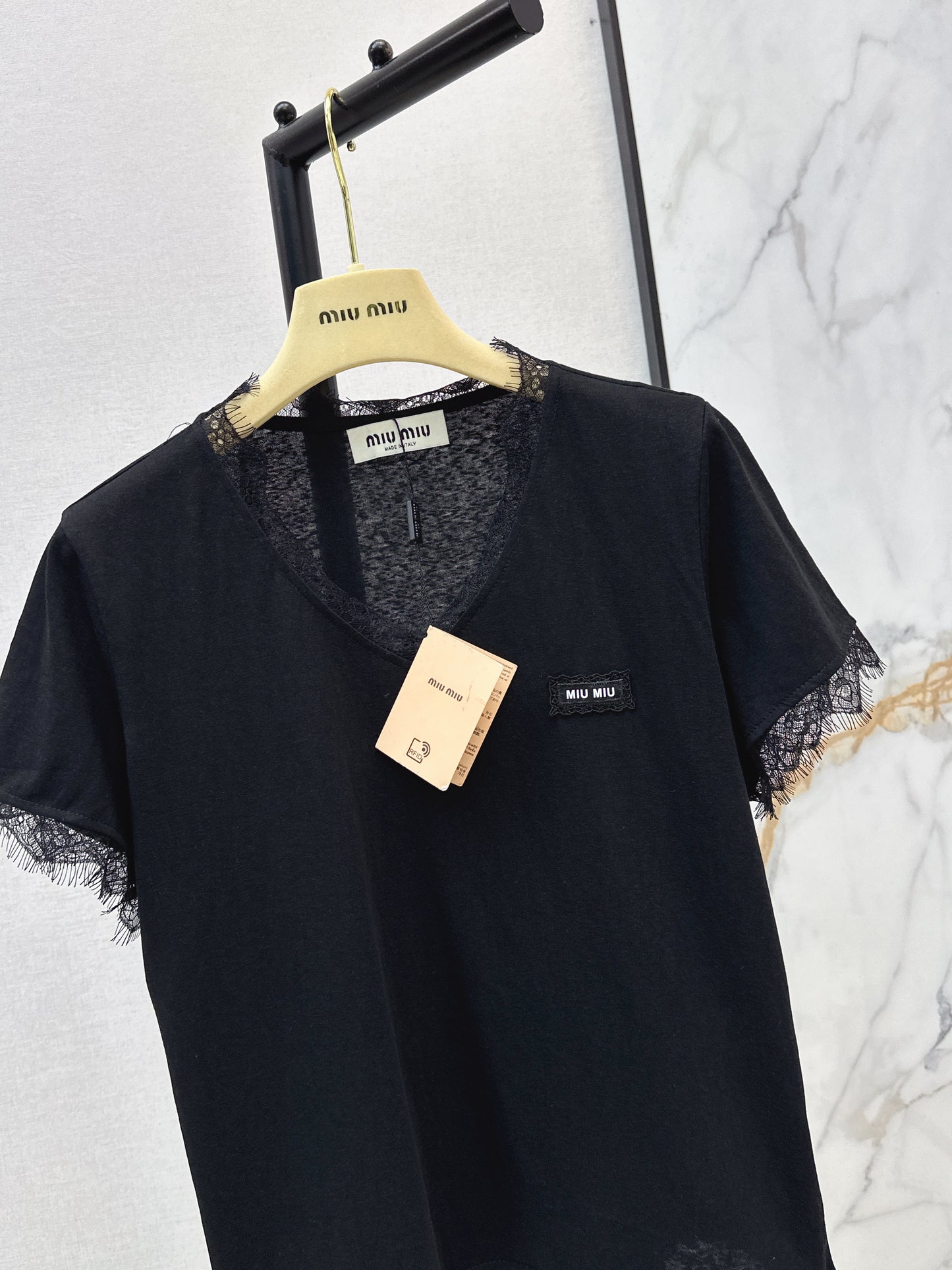 26ss Lace-trimmed V-neck T-shirt