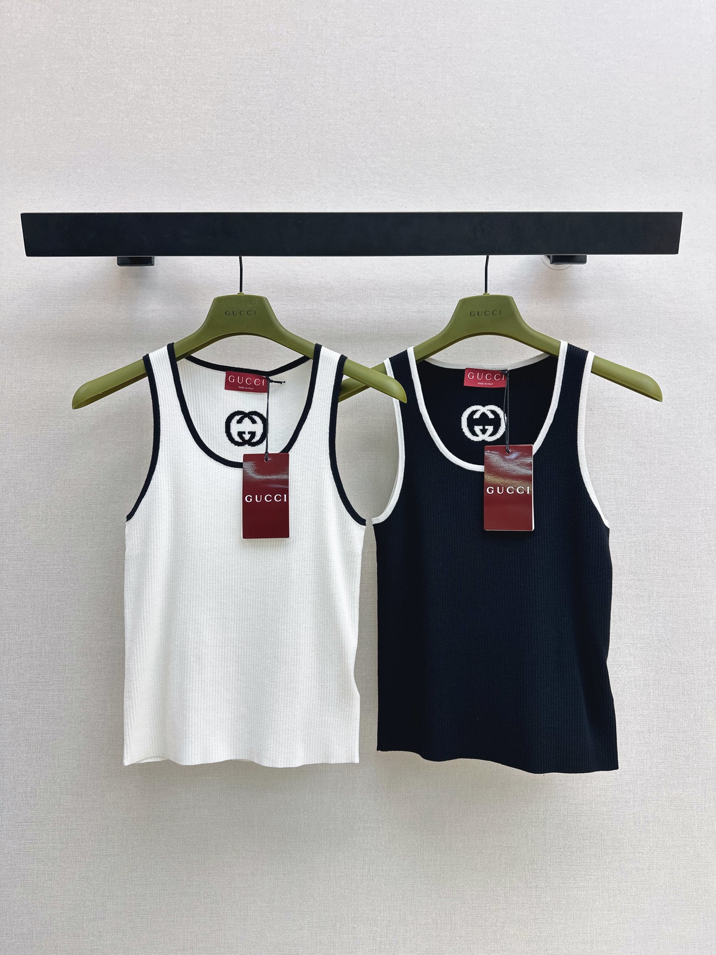 26ss Color-blocked trim knit vest