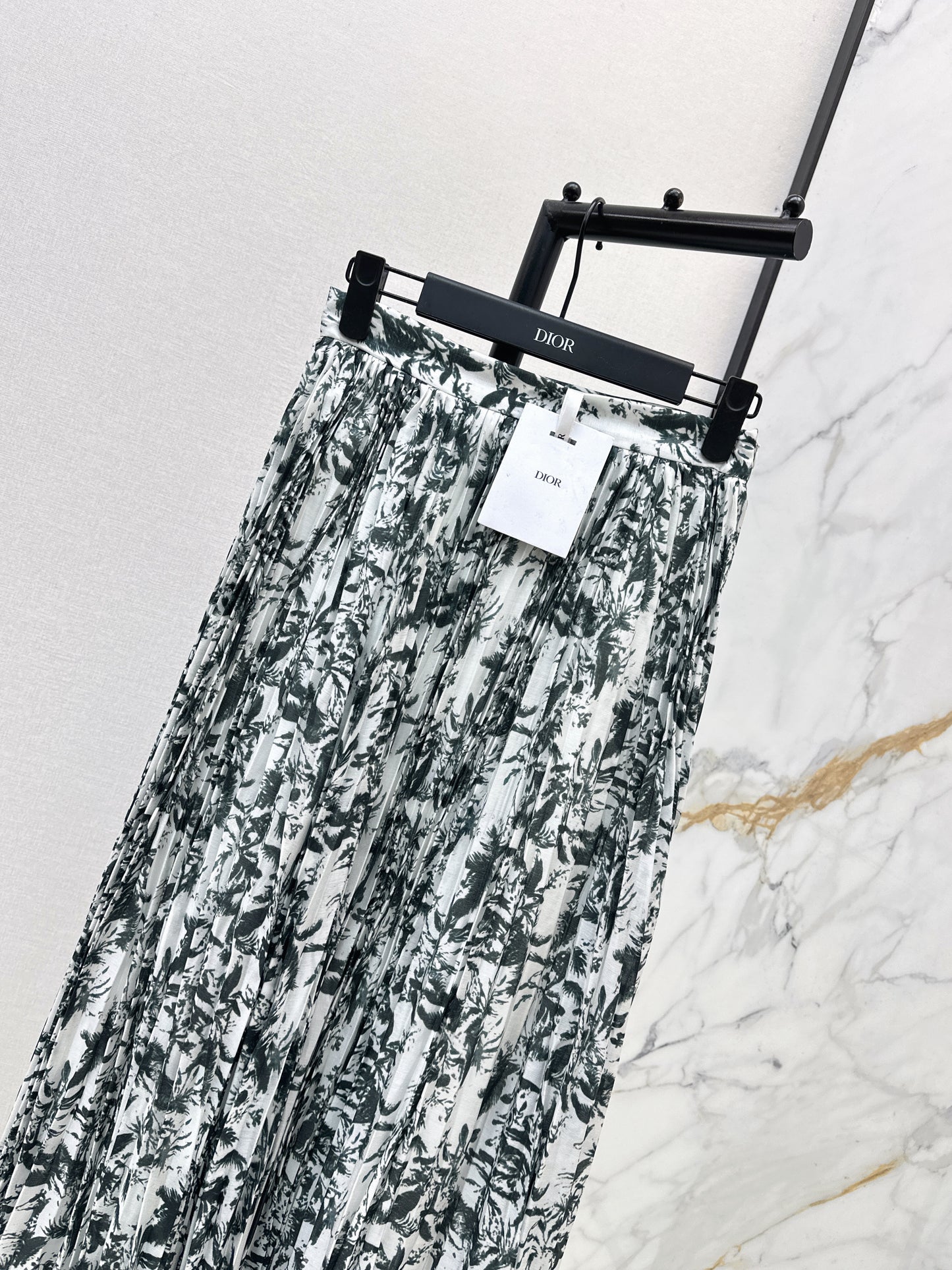 26ss Pleated midi skirt