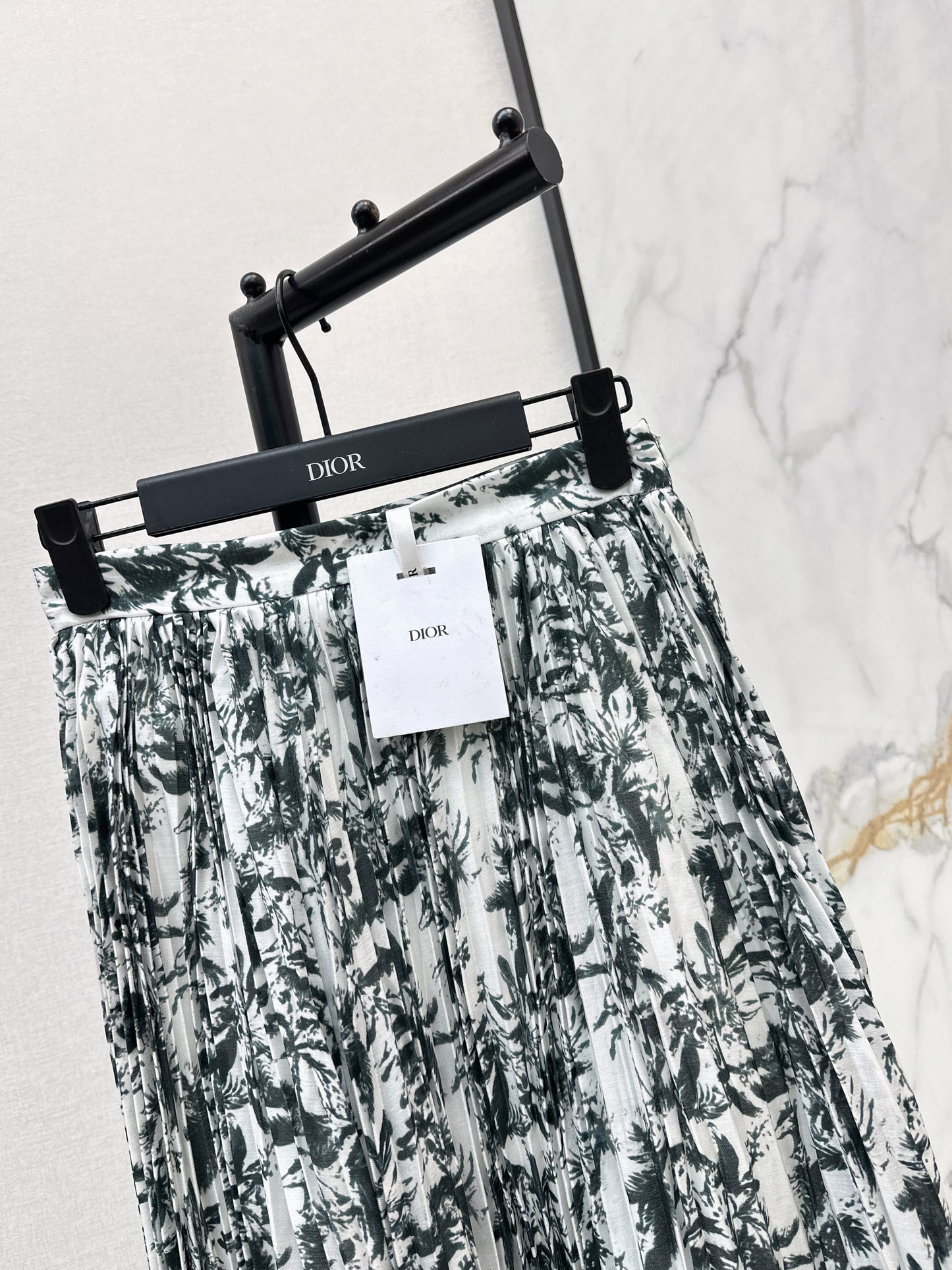 26ss Pleated midi skirt