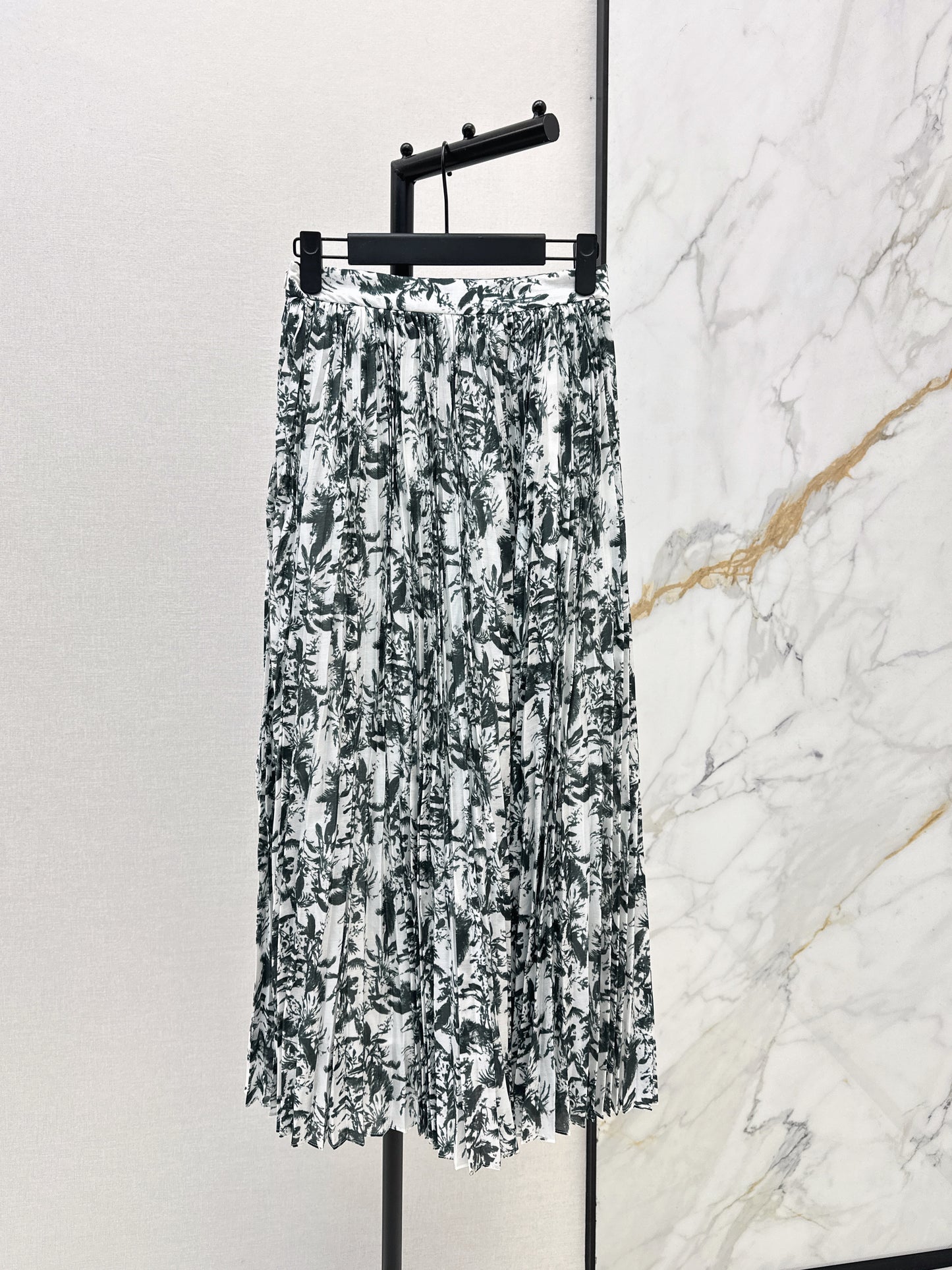 26ss Pleated midi skirt