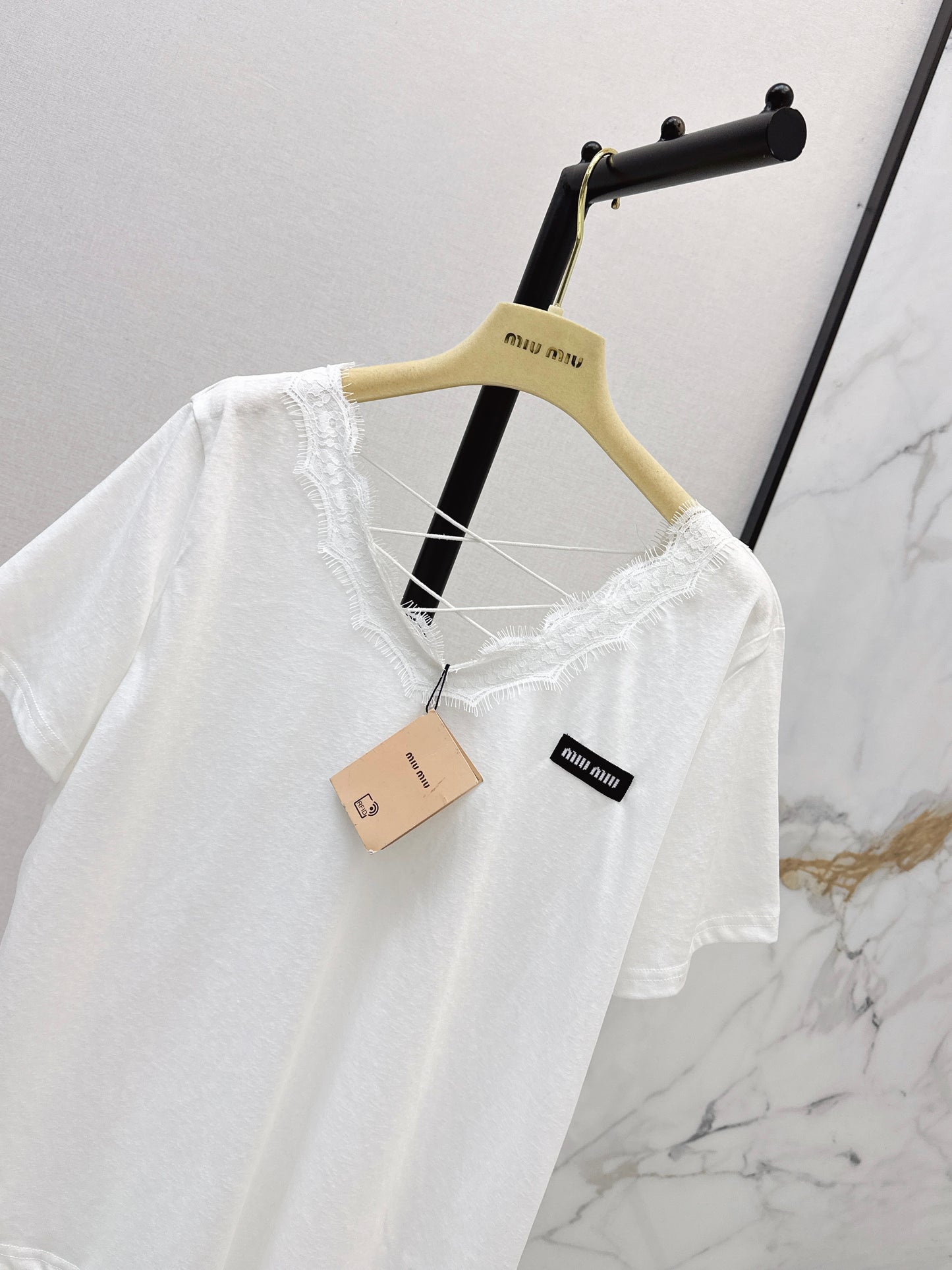 26ss Lace-trimmed V-neck T-shirt