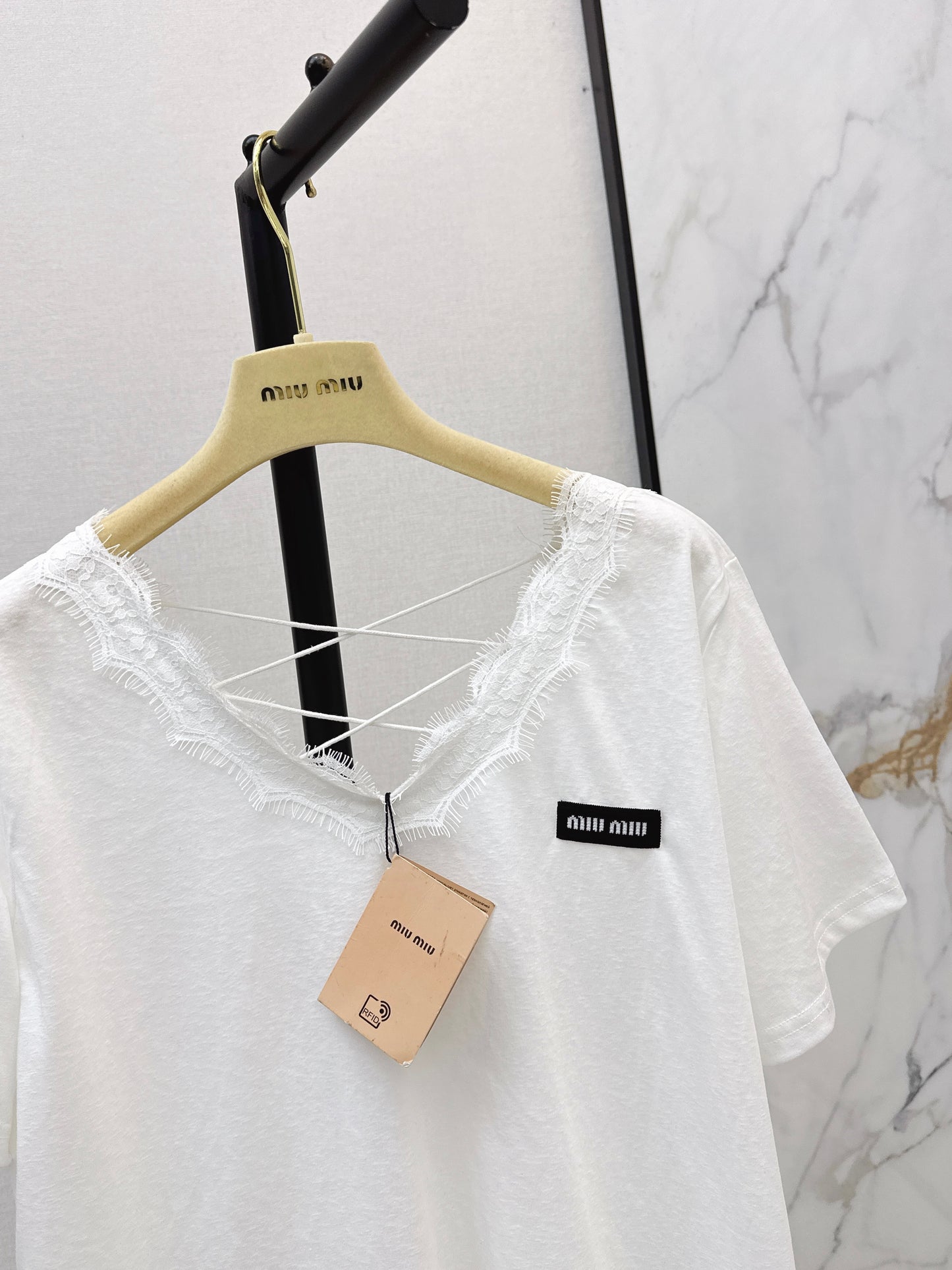 26ss Lace-trimmed V-neck T-shirt