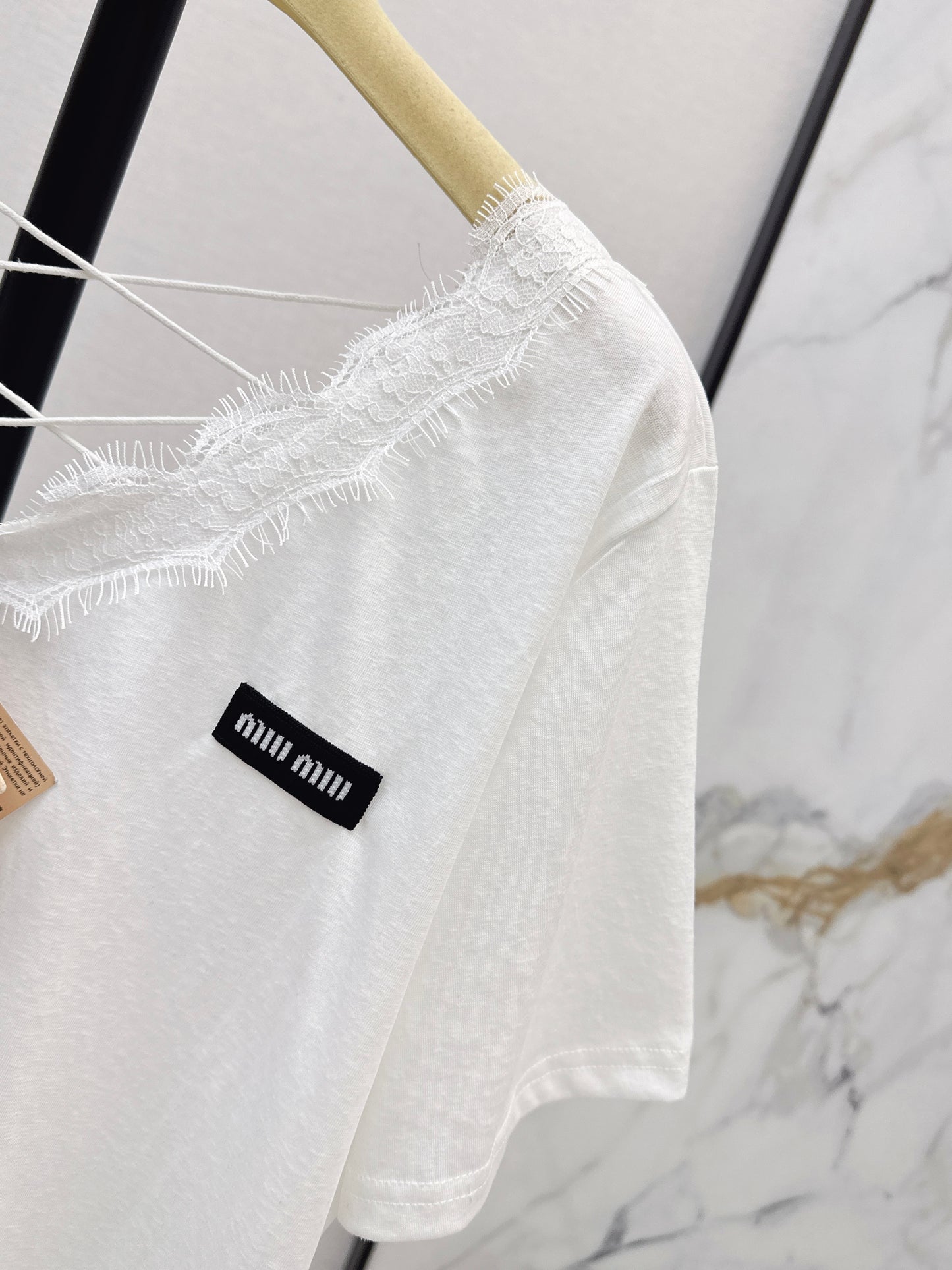 26ss Lace-trimmed V-neck T-shirt
