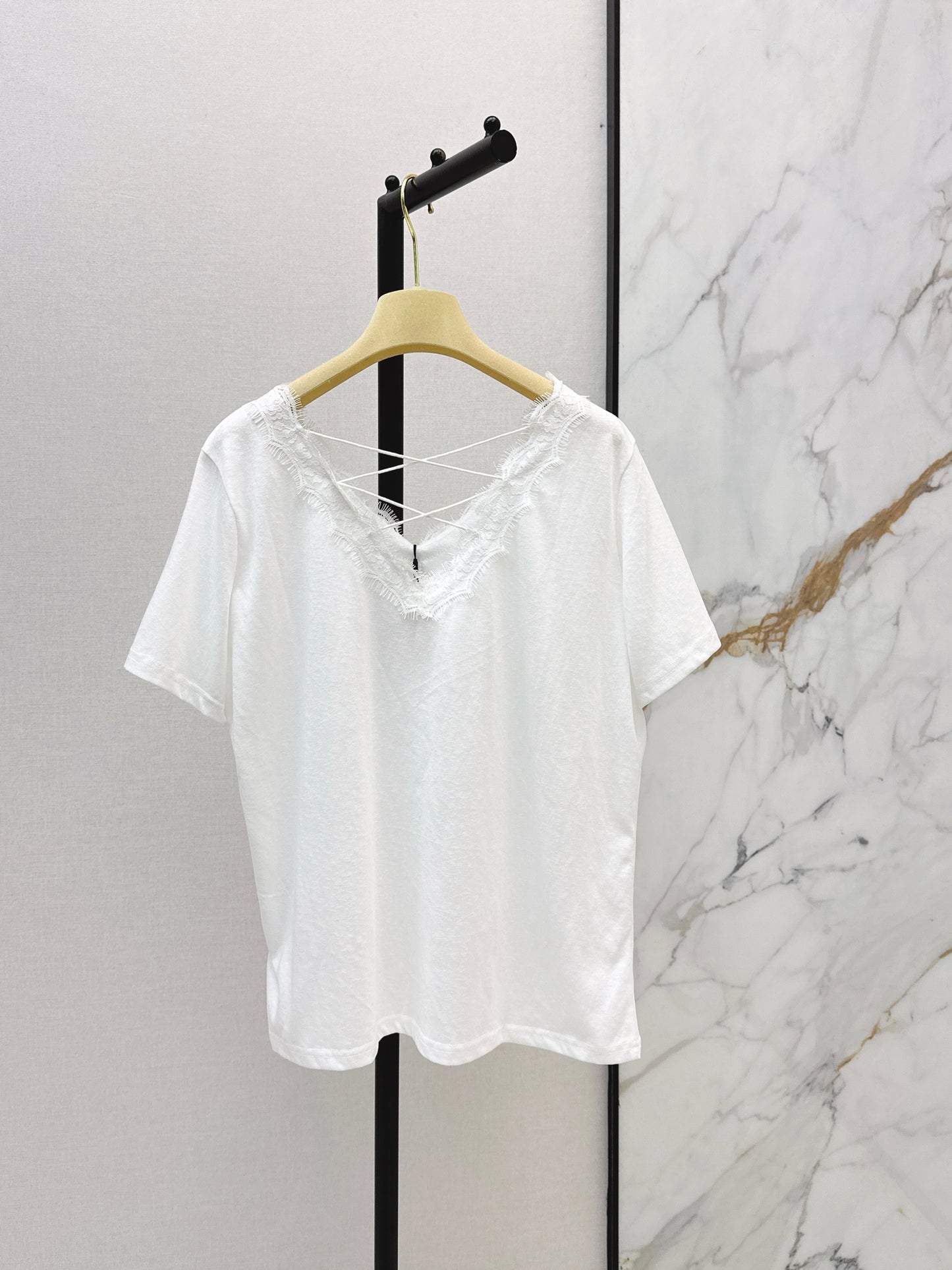 26ss Lace-trimmed V-neck T-shirt