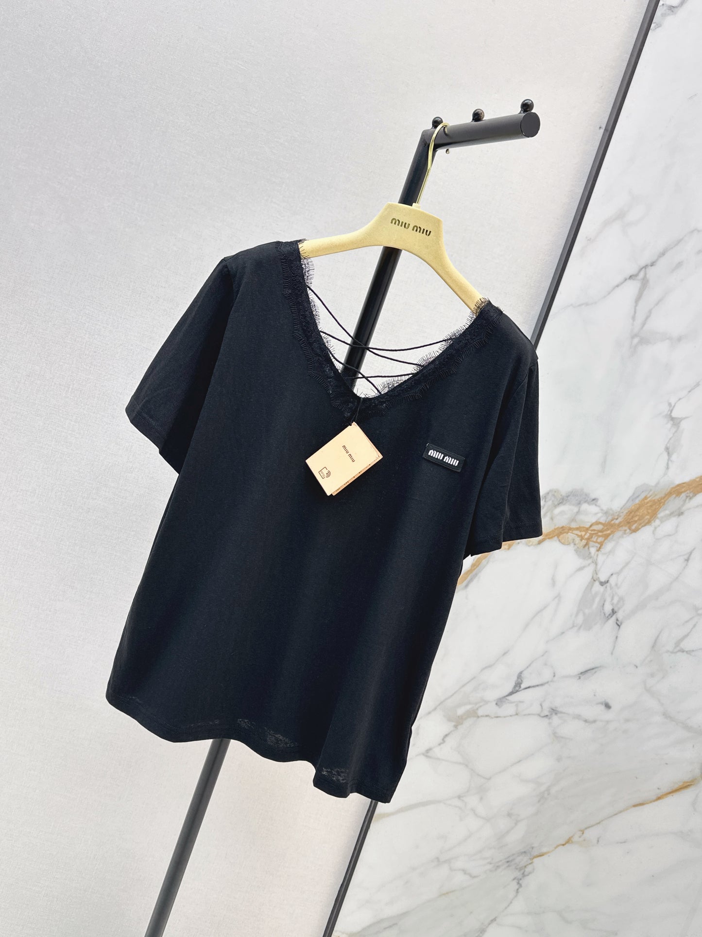 26ss Lace-trimmed V-neck T-shirt