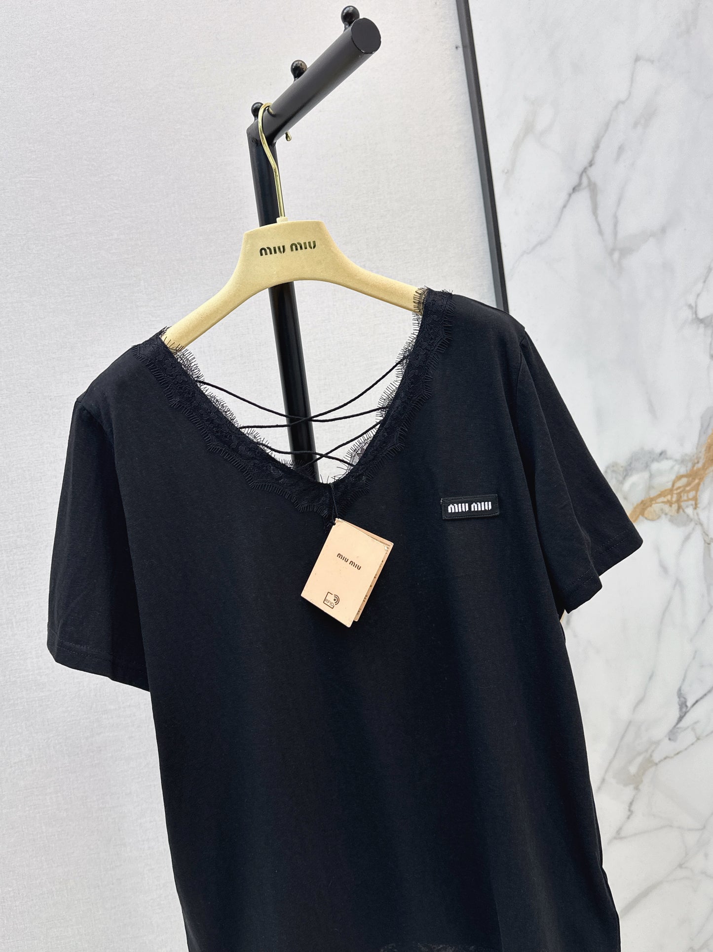 26ss Lace-trimmed V-neck T-shirt