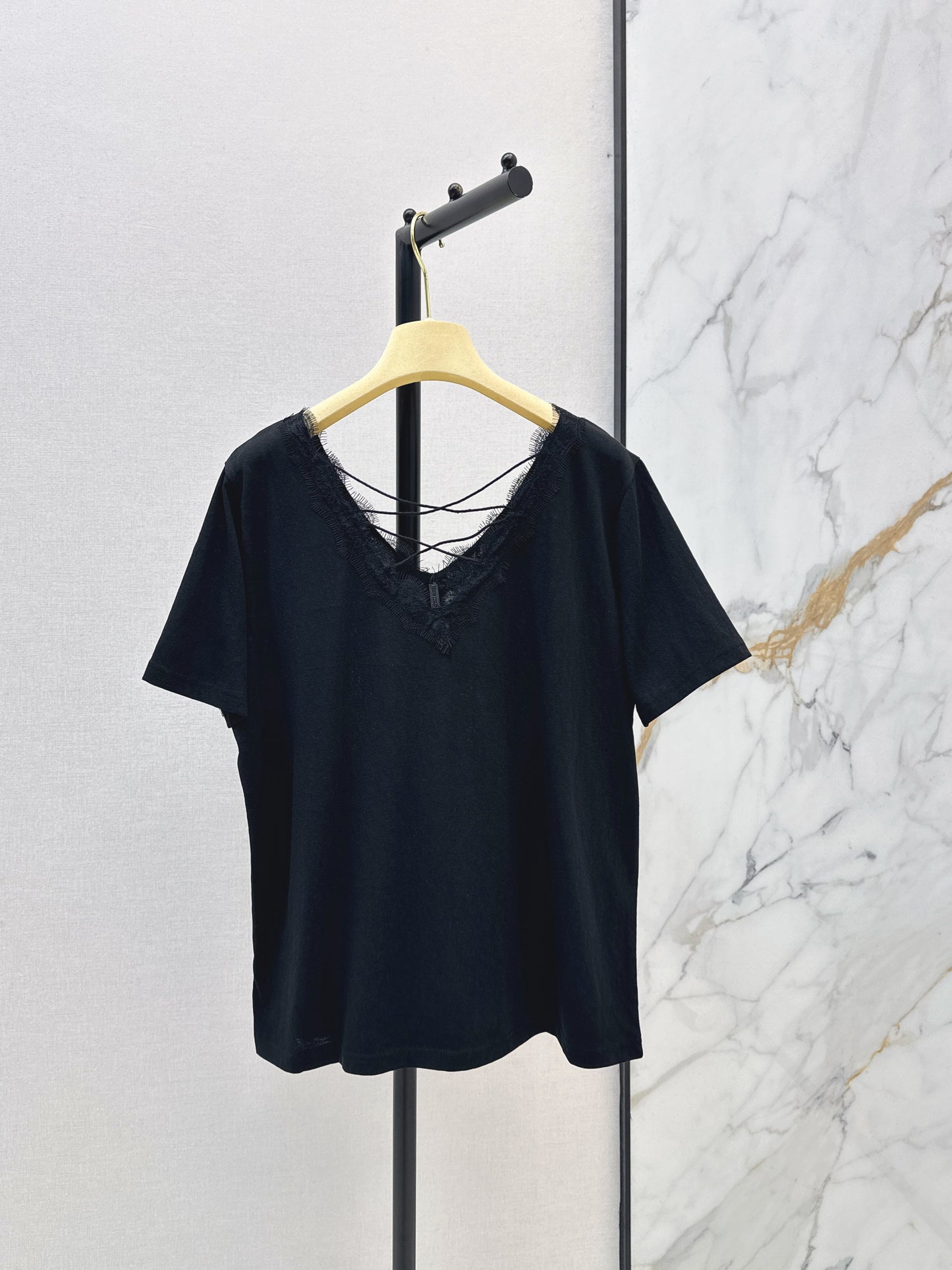 26ss Lace-trimmed V-neck T-shirt