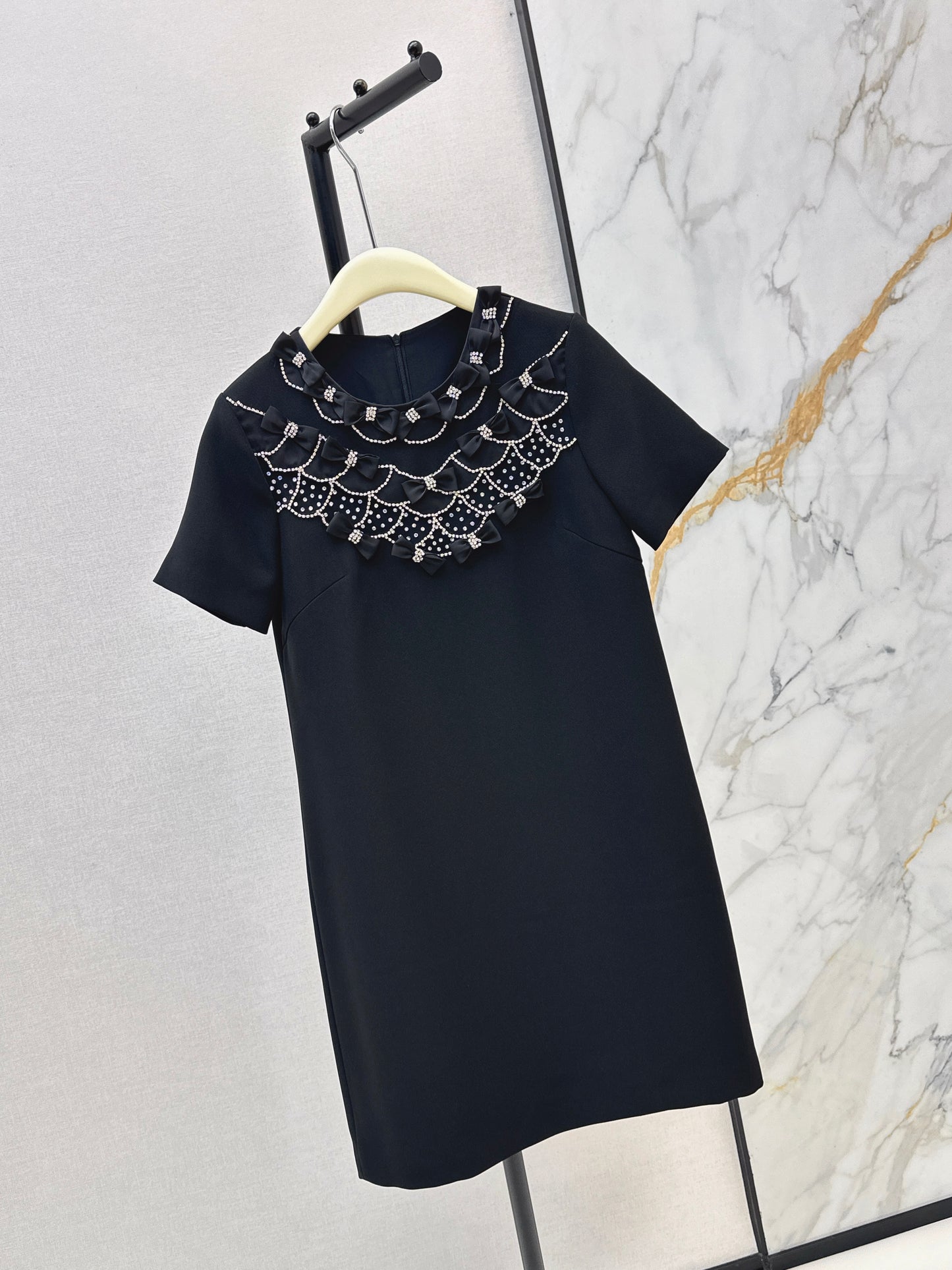 26ss Bow-embellished rhinestone dress