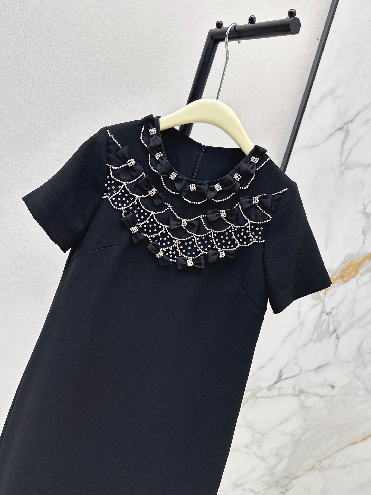26ss Bow-embellished rhinestone dress