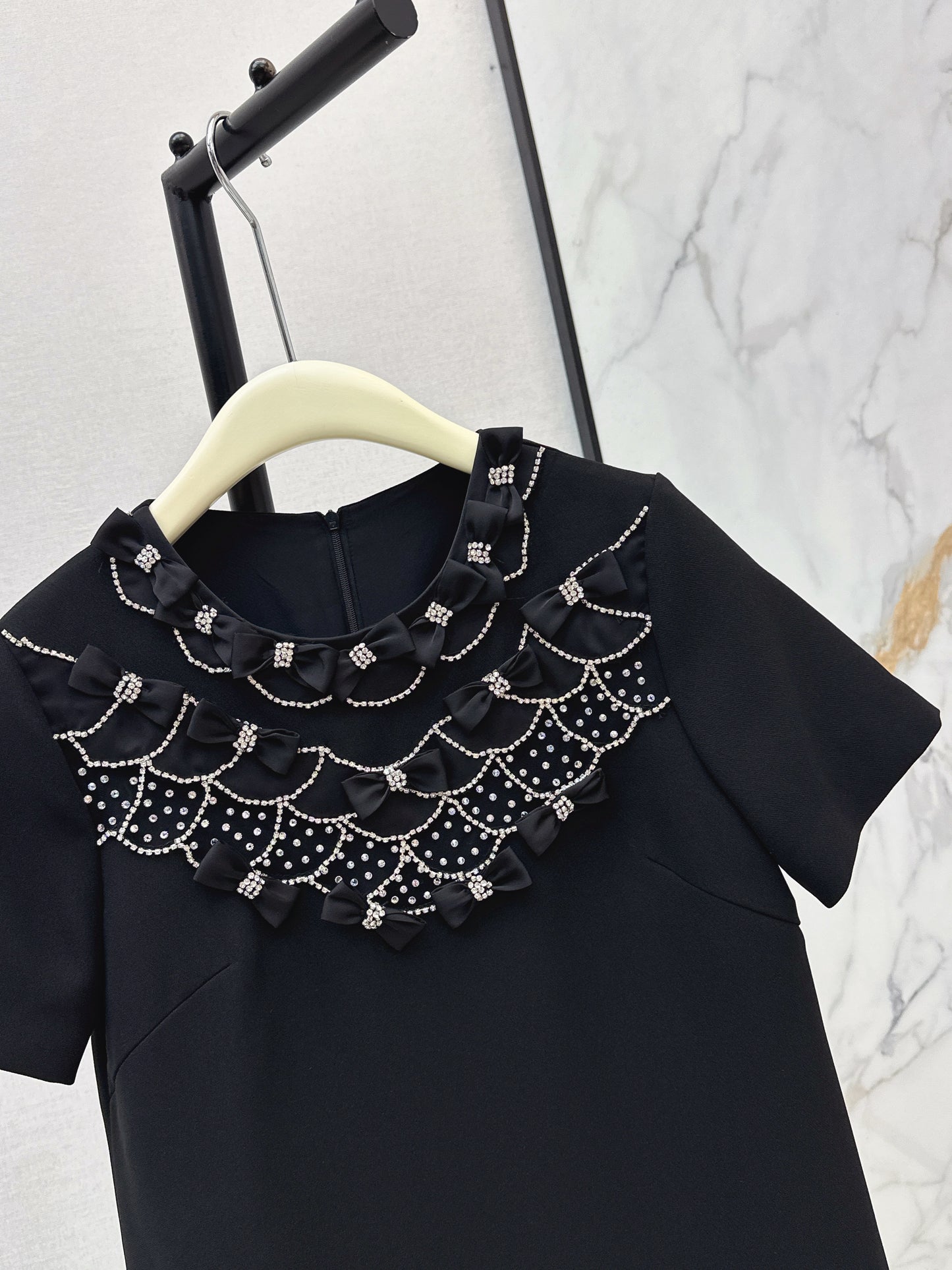 26ss Bow-embellished rhinestone dress