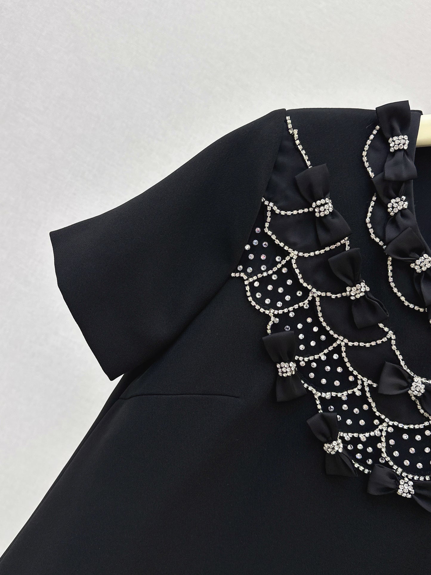 26ss Bow-embellished rhinestone dress